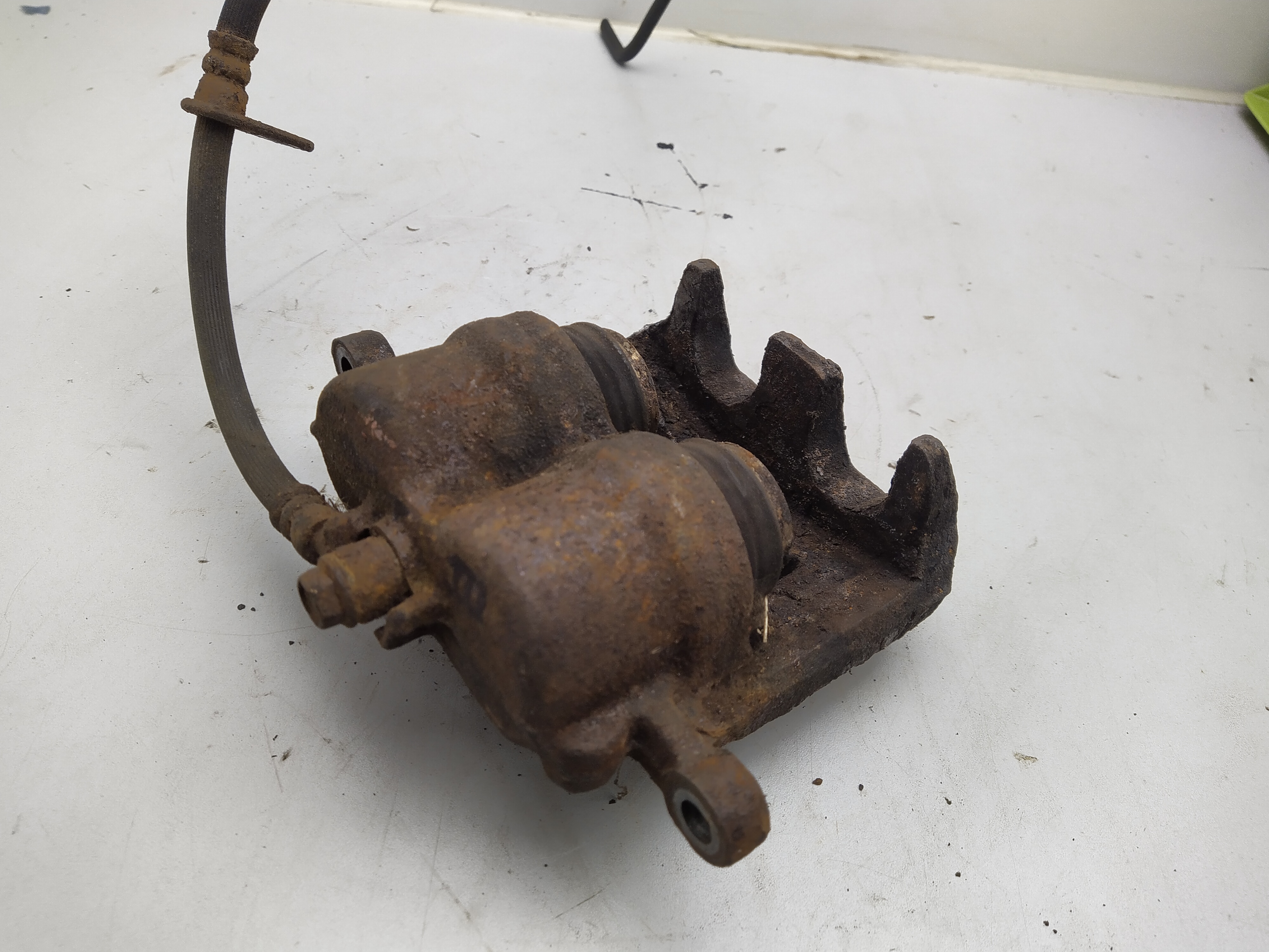 2 Kolben Bremssattel vorne links SUBARU LEGACY 3 BE BH 2.5l 3.0l Turbo