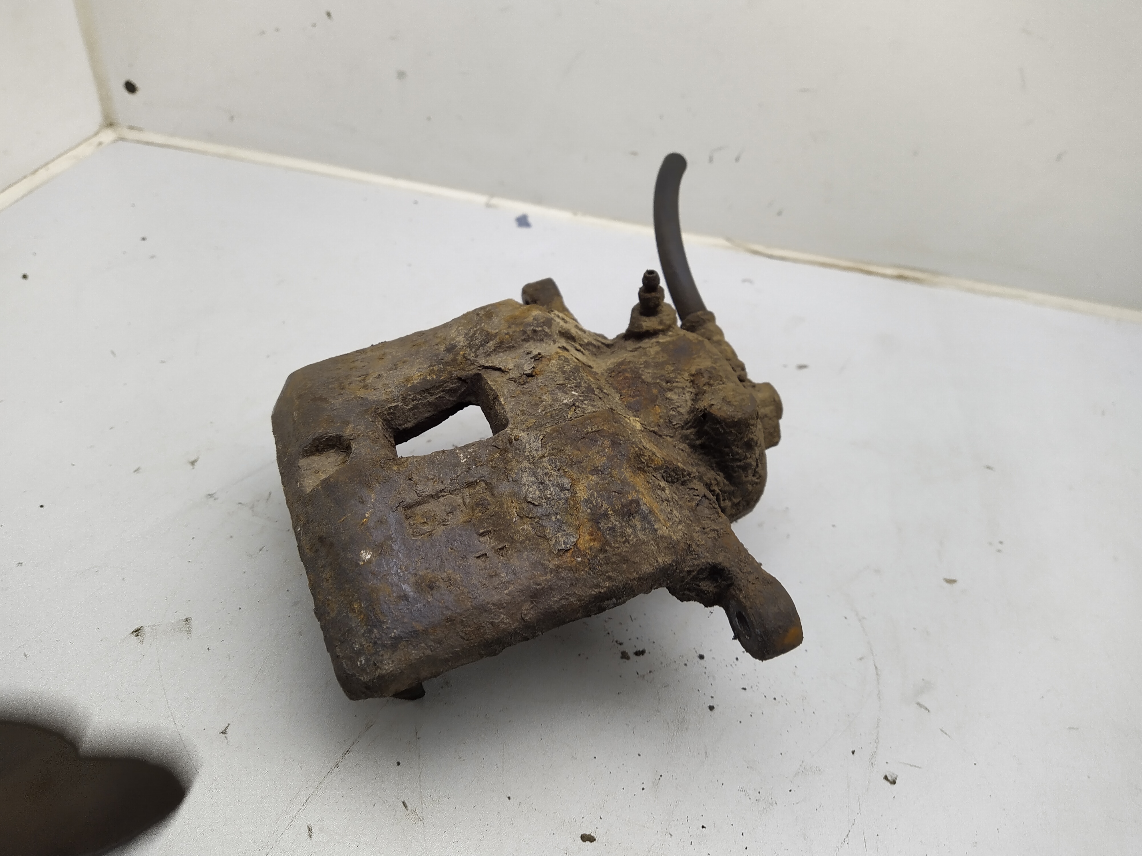 Bremssattel vorne links SUBARU IMPREZA GC GF Forester SF Legacy BD BG