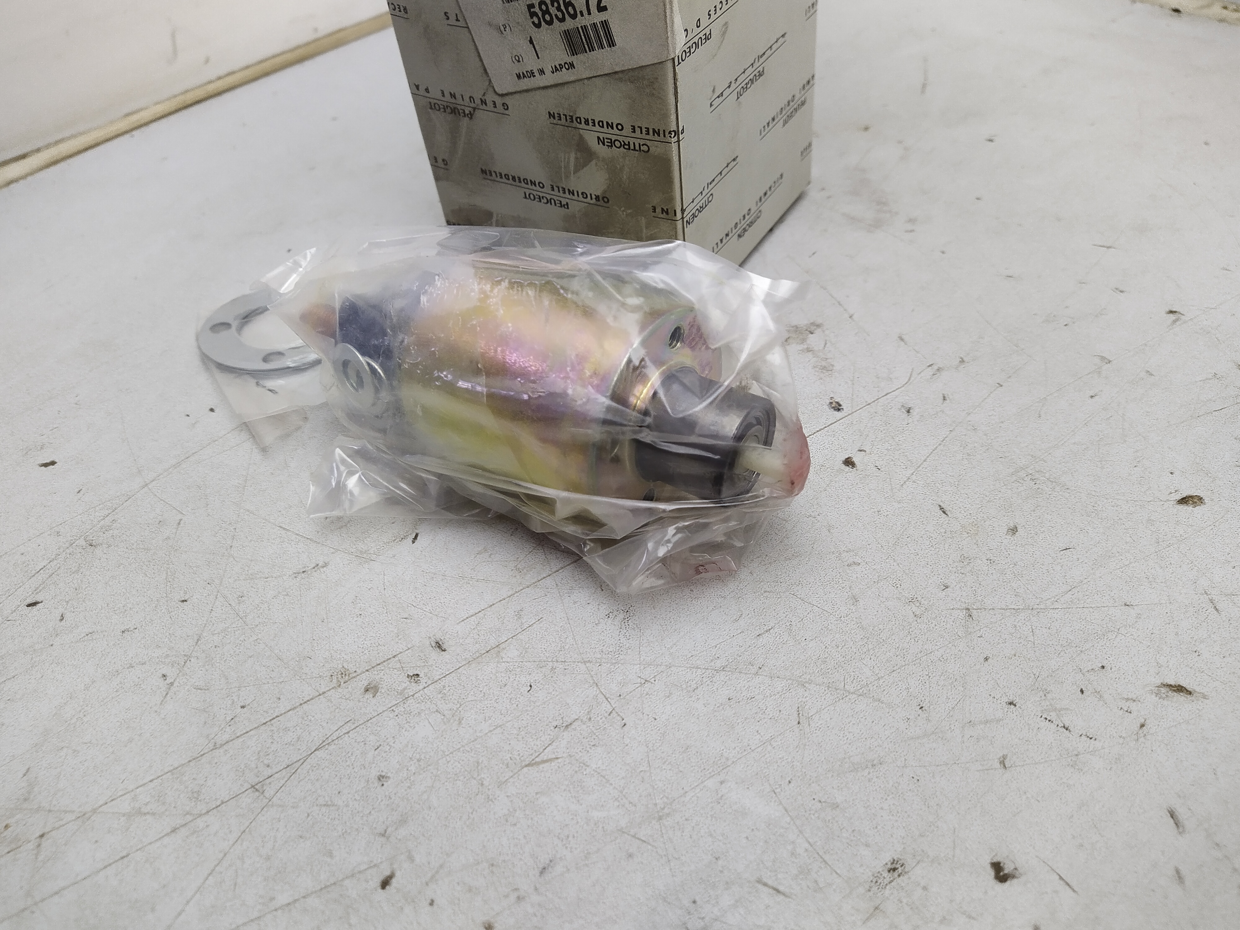 Peugeot Citroen ANLASSERMAGNETSCHALTER 583672 NEU NOS NEW