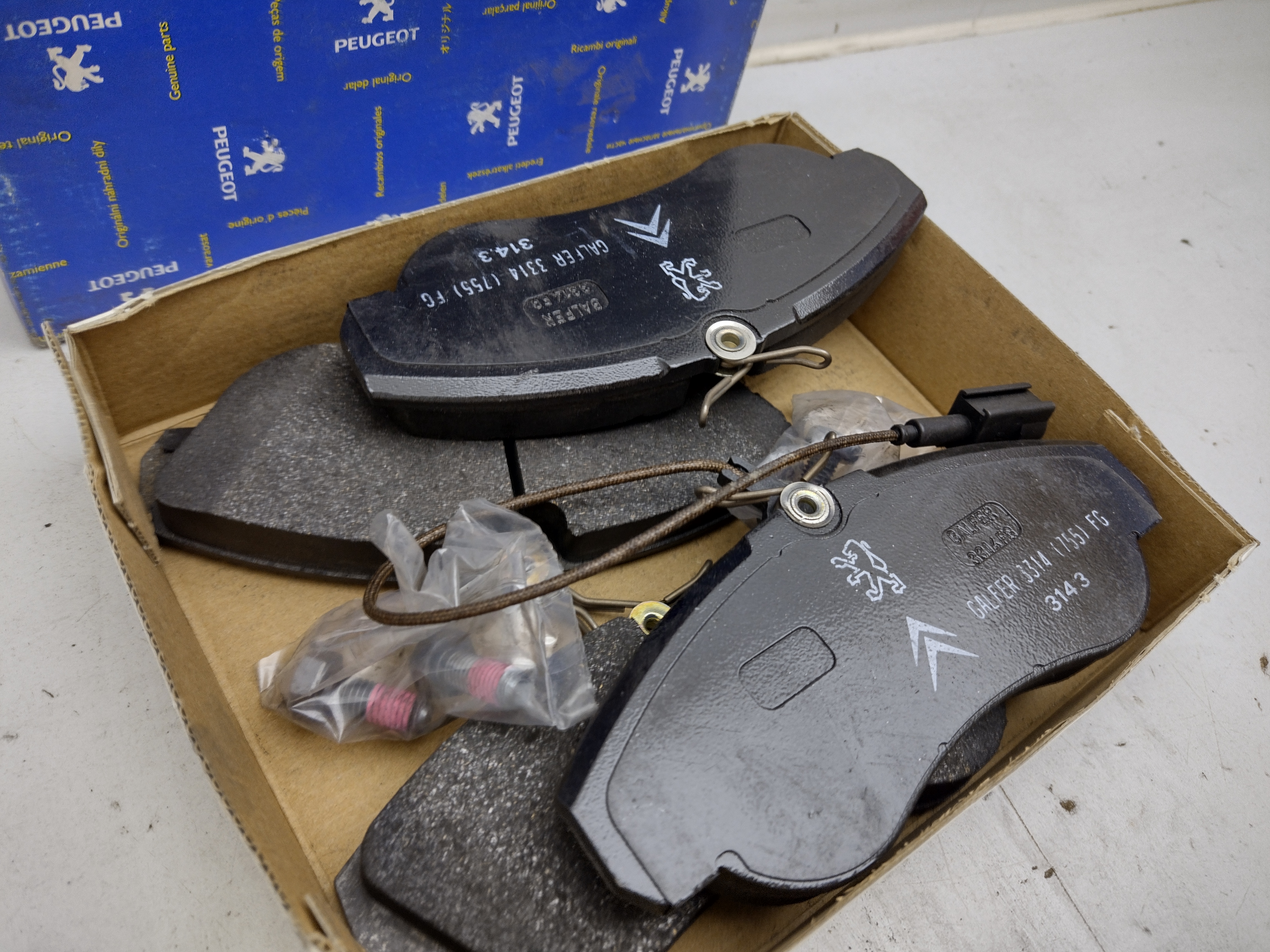 Peugeot Boxer / Citroen Jumper 425225 Bremsbeläge vorne (Stecker eckig) NOS NEW OEM