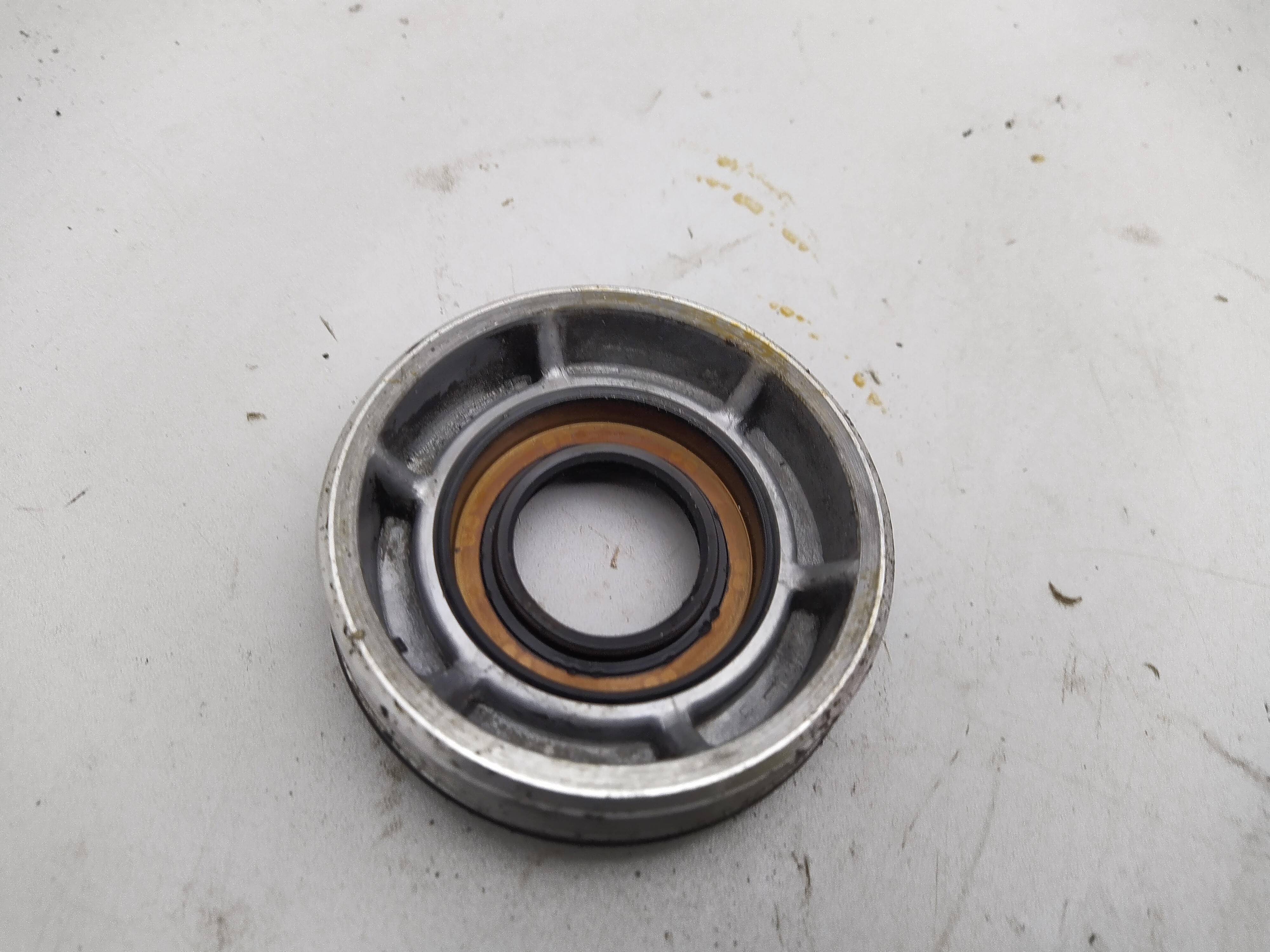 Deckel Verschluss Simmerring zu Antriebswellen von SUBARU TY752 ALLRAD Getriebe