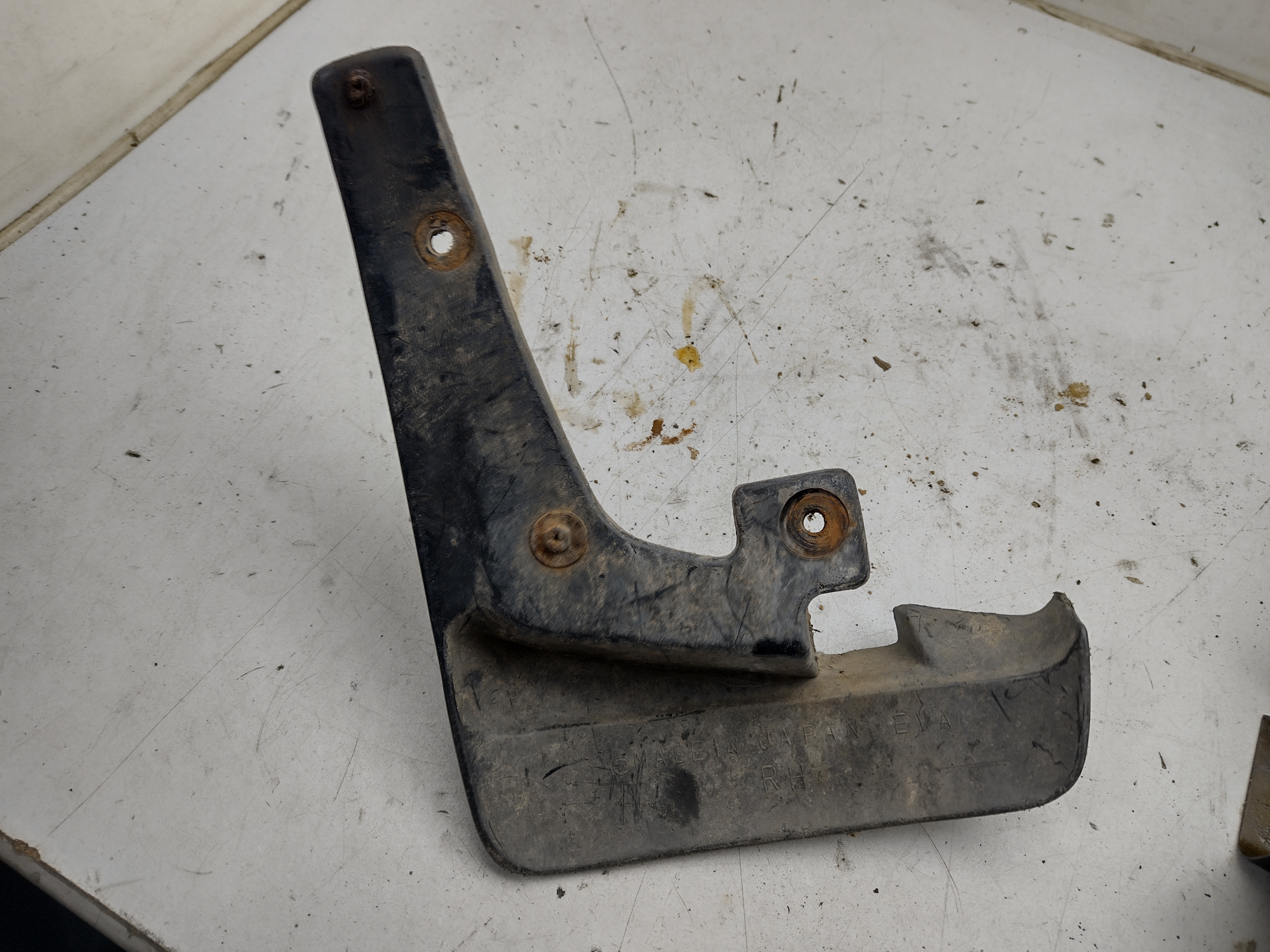 Mudflap Schmutzfänger rechts für Subaru Justy KAD