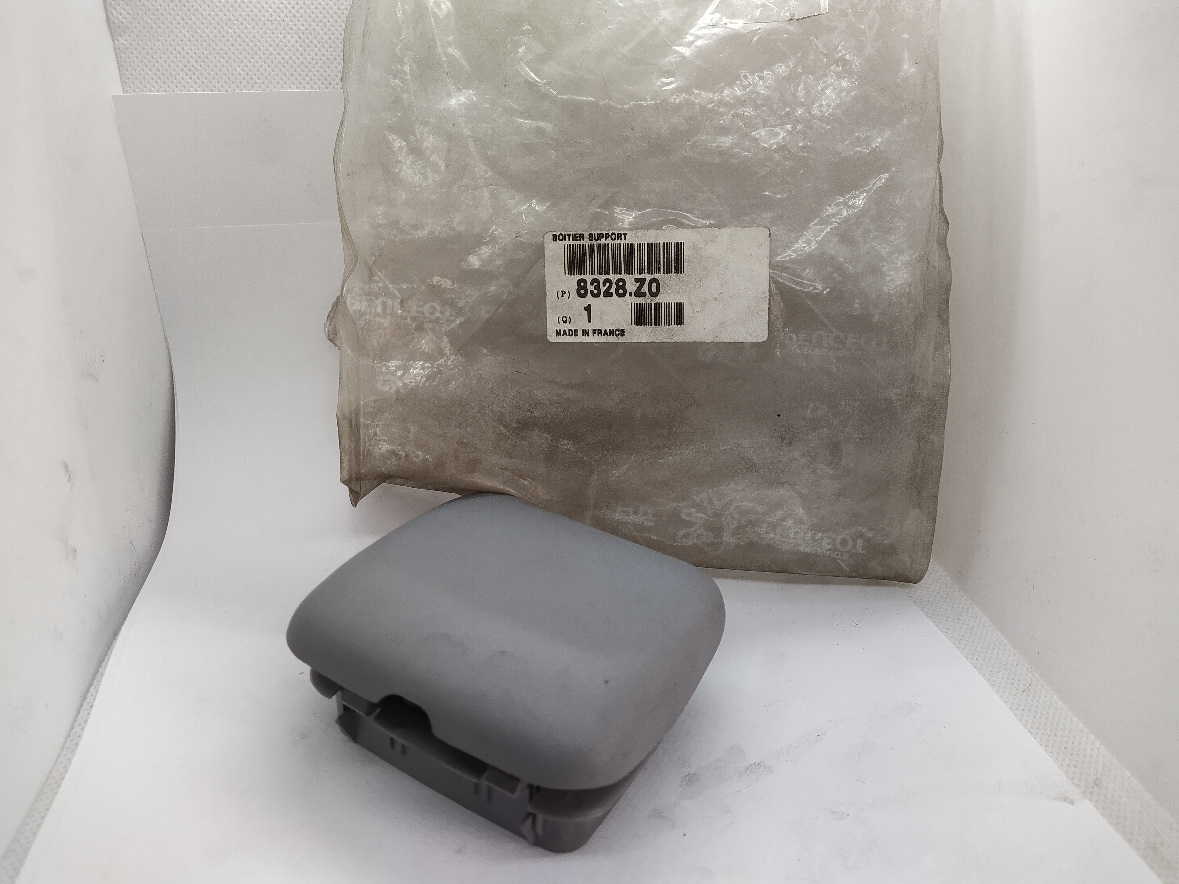 Original Peugeot 406 8328Z0 GEHAUESE HALTER NEU NOS