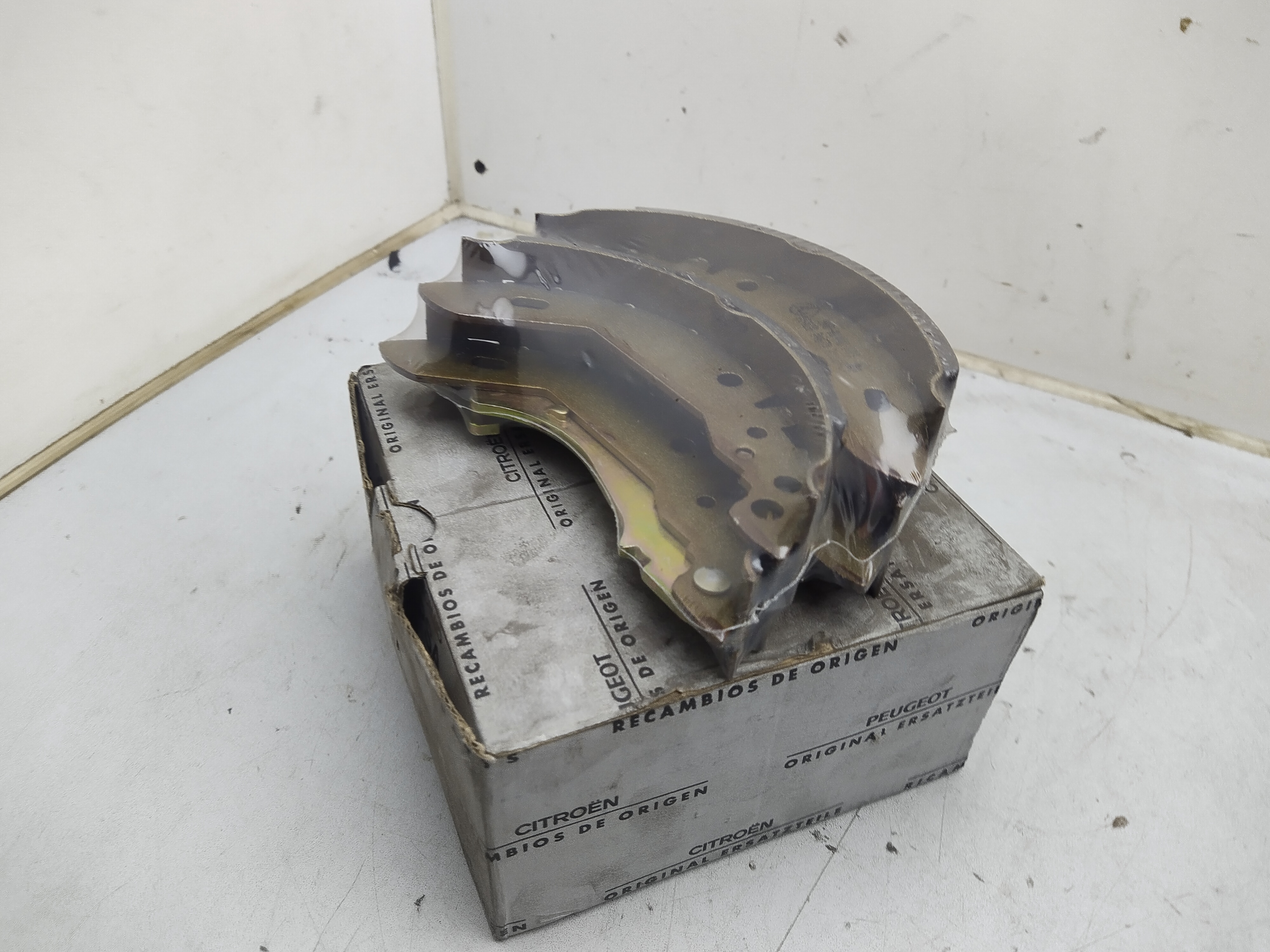 Citroen / Peugeot Bremsbackensatz 4241E5 NEU NOS NEW