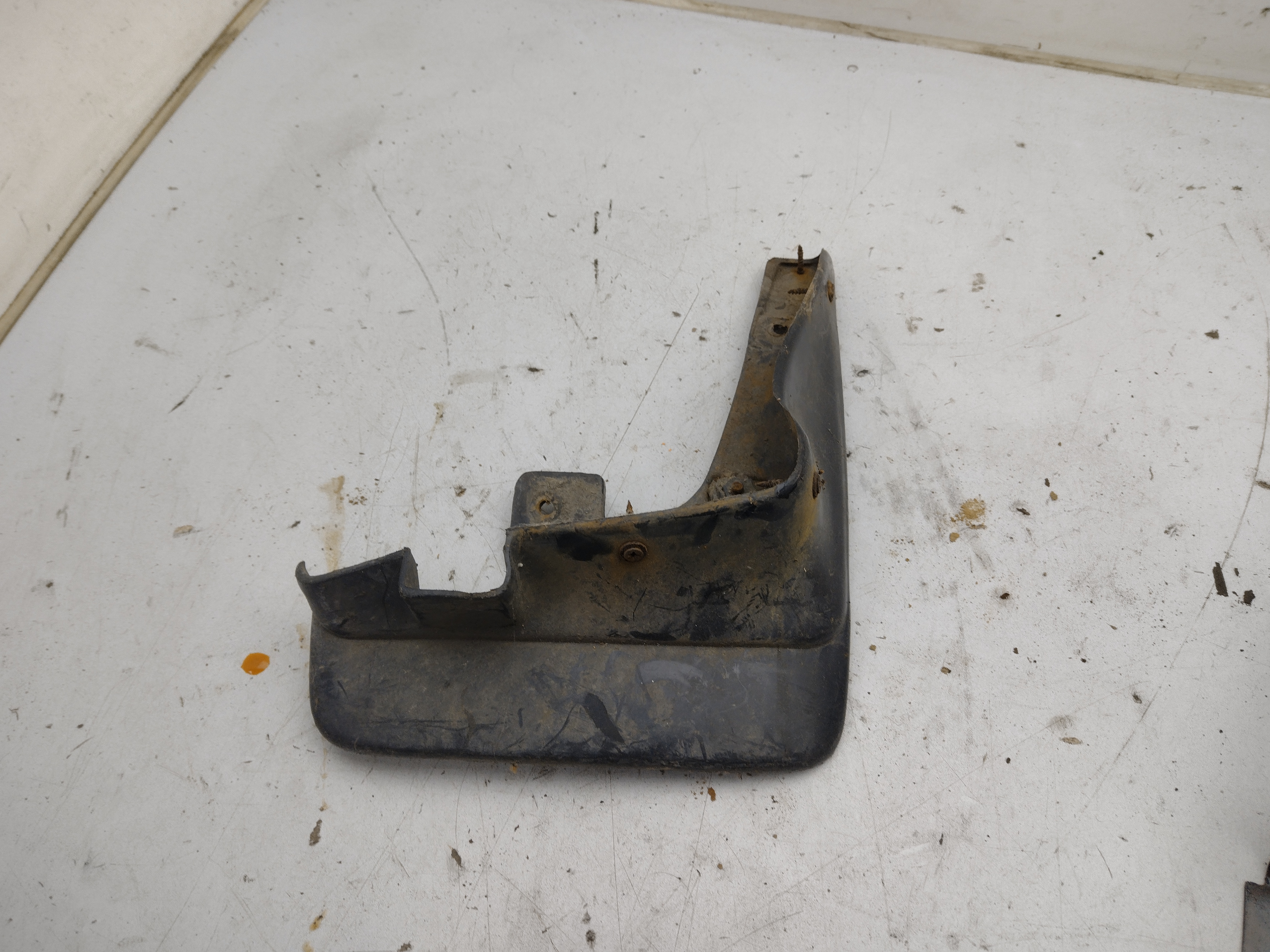 Mudflap Schmutzfänger rechts für Subaru Justy KAD