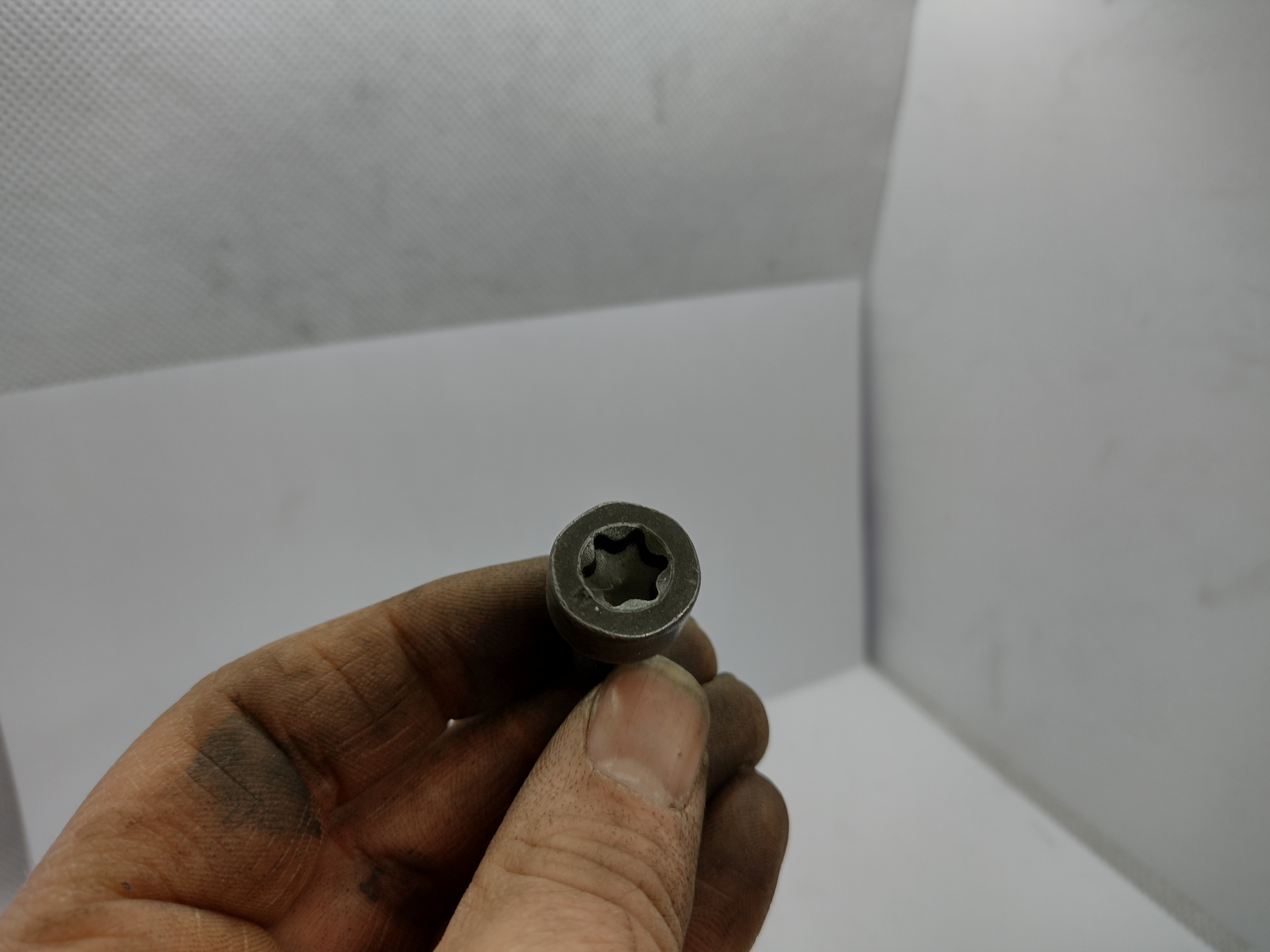 Peugeot / Citroen Schwungradschraube 203708 NEU NOS NEW OEM