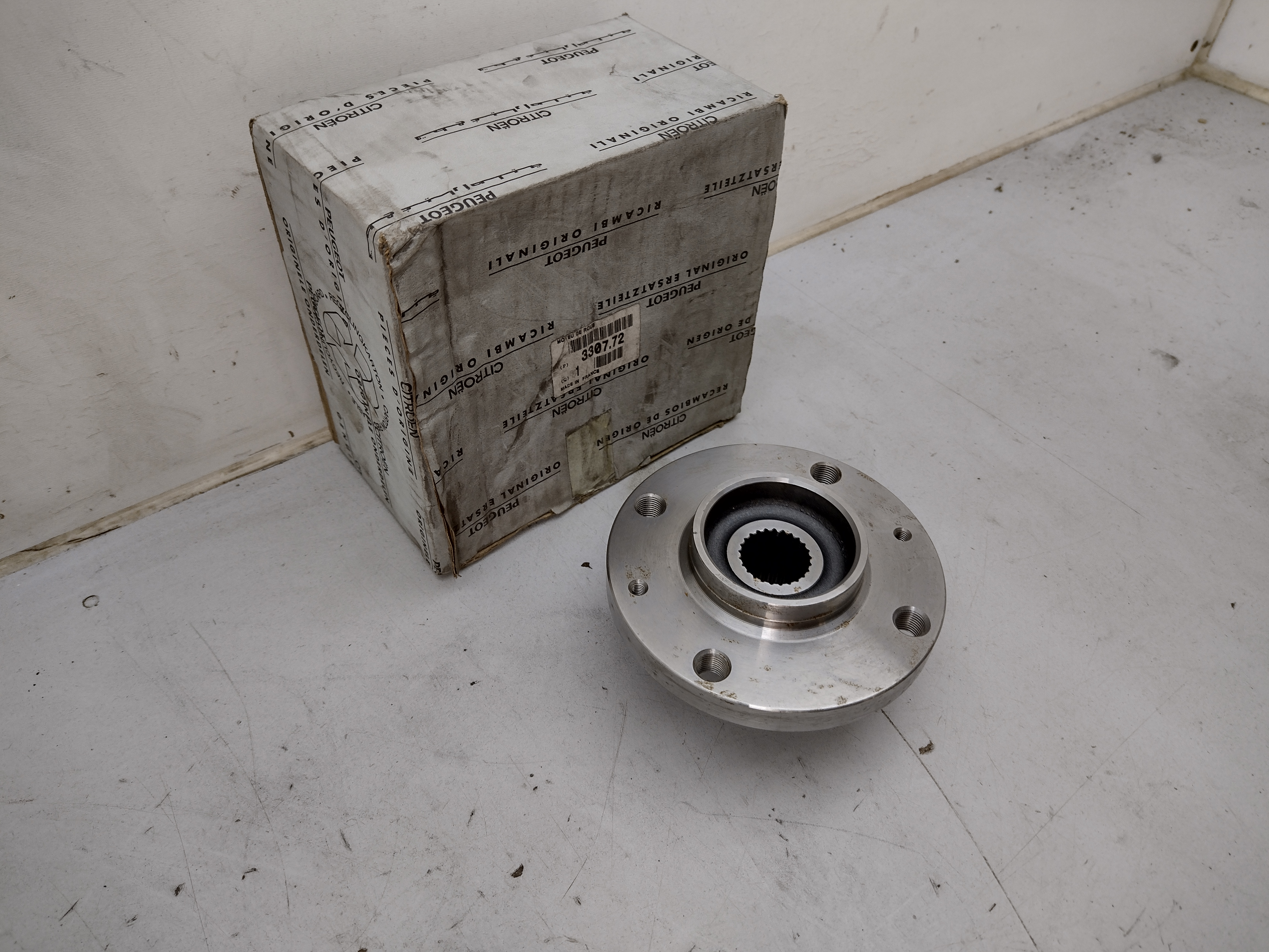 Peugeot / Citroen RADNABE VORN 330772 NOS NEW OEM