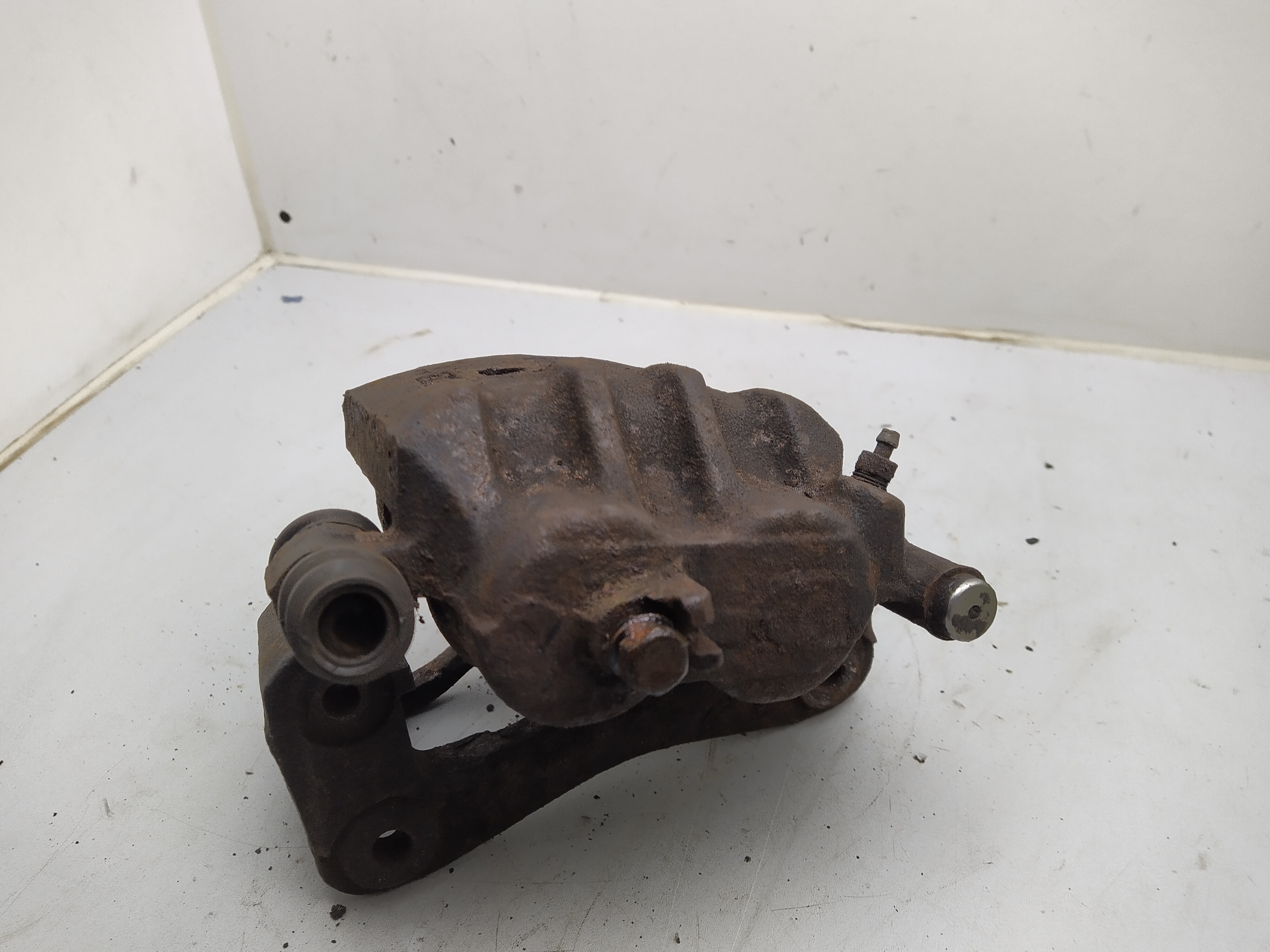 Subaru 2 Kolben Bremssattel vorne rechts mit Halter