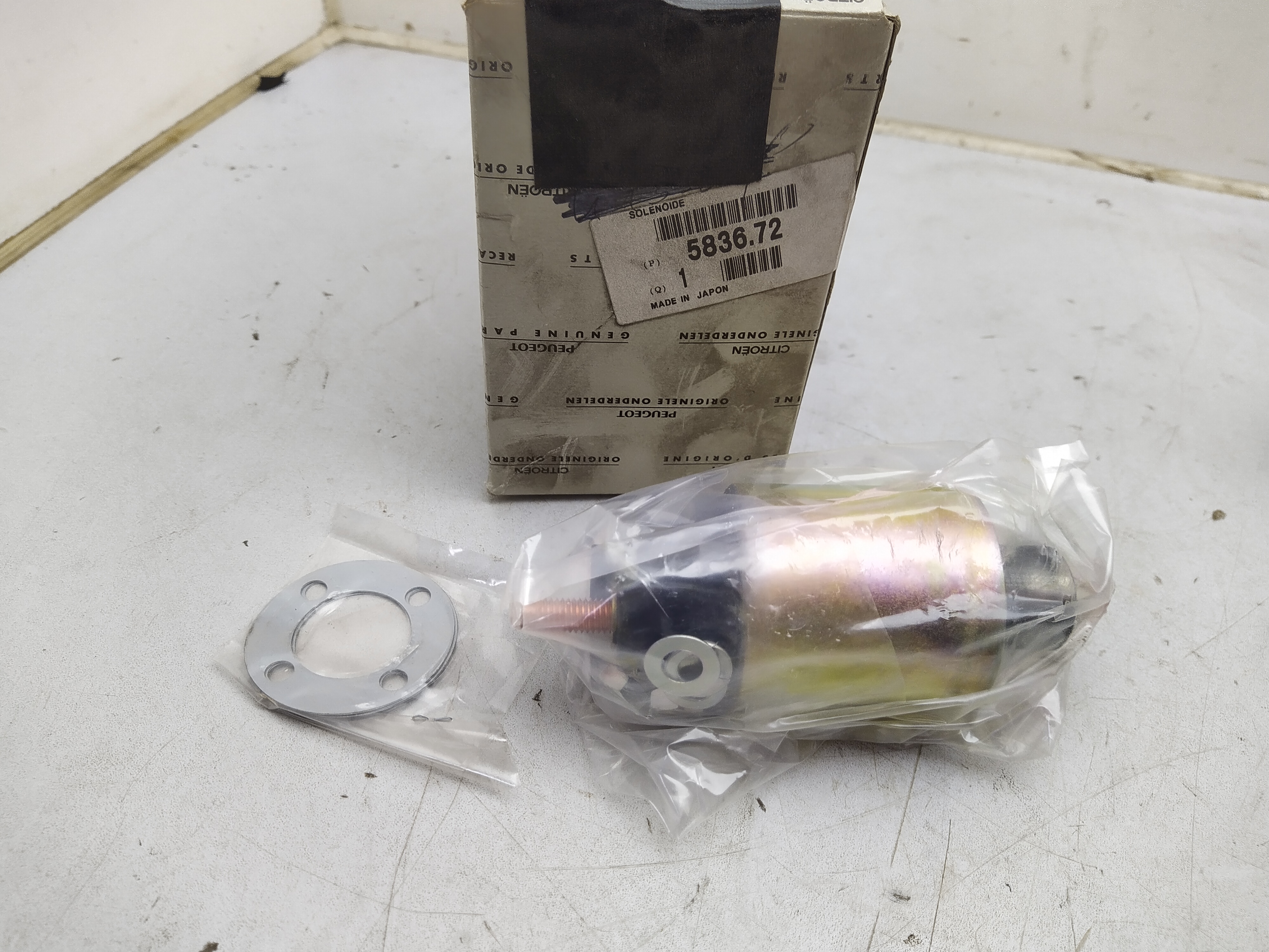 Peugeot Citroen ANLASSERMAGNETSCHALTER 583672 NEU NOS NEW