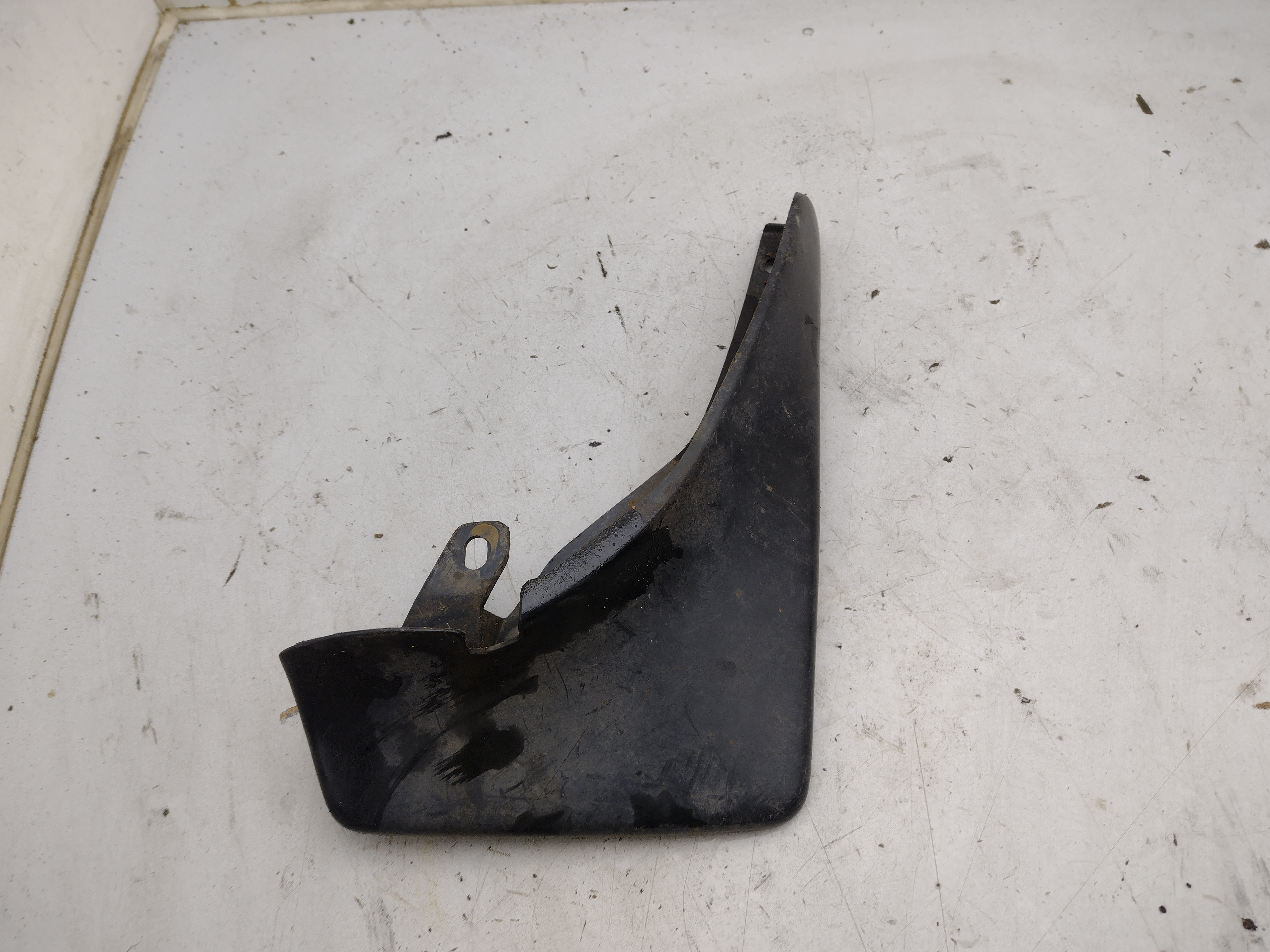 Mudflap Schmutzfänger Rechts für Subaru Justy KAD