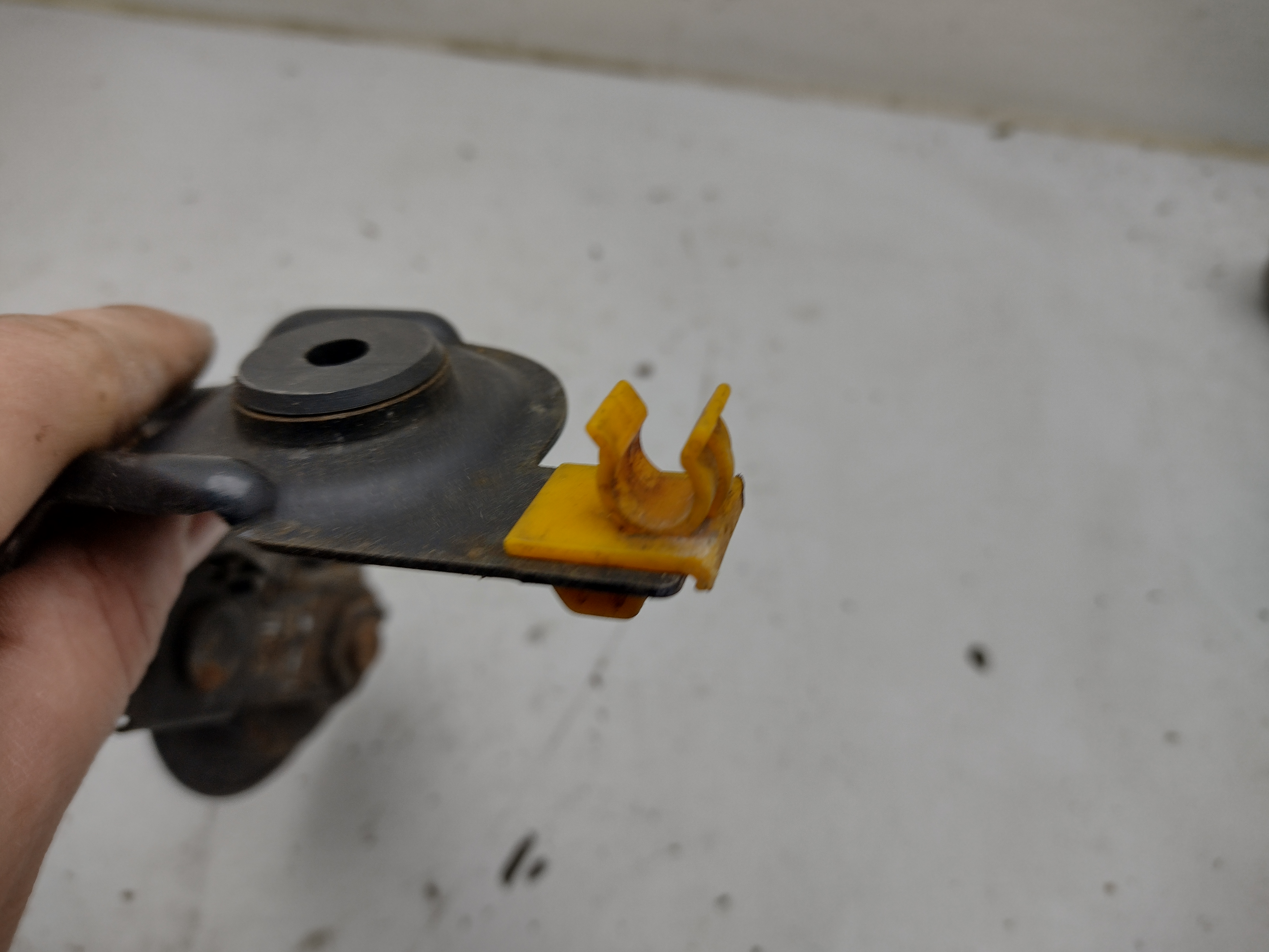 Hupe mit Kühlerhalter und Haubenstange Clip für Subaru Impreza GC GF 93-00