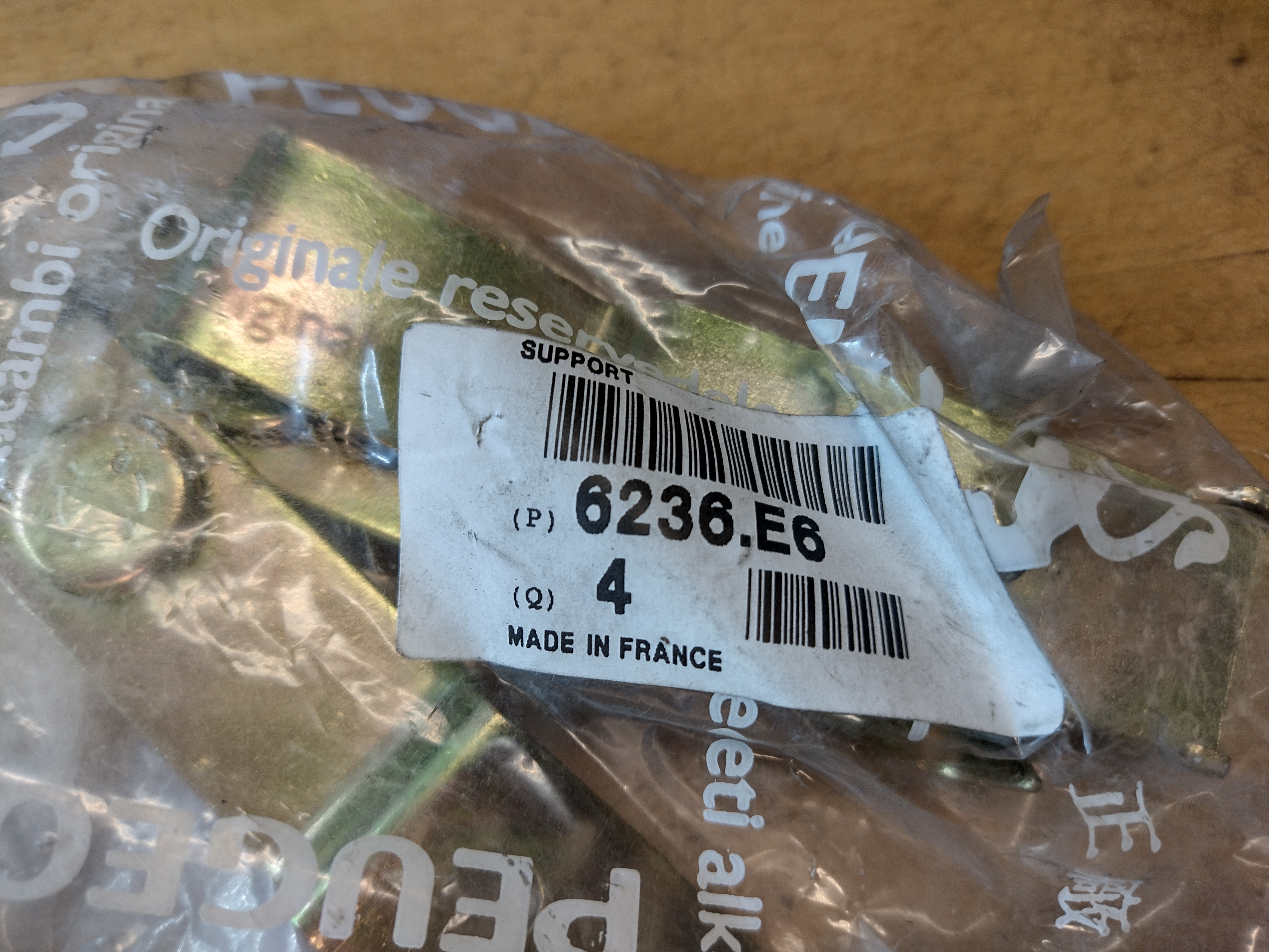 Peugeot / Citroen Halter 6236E6 NEU NOS NEW OEM