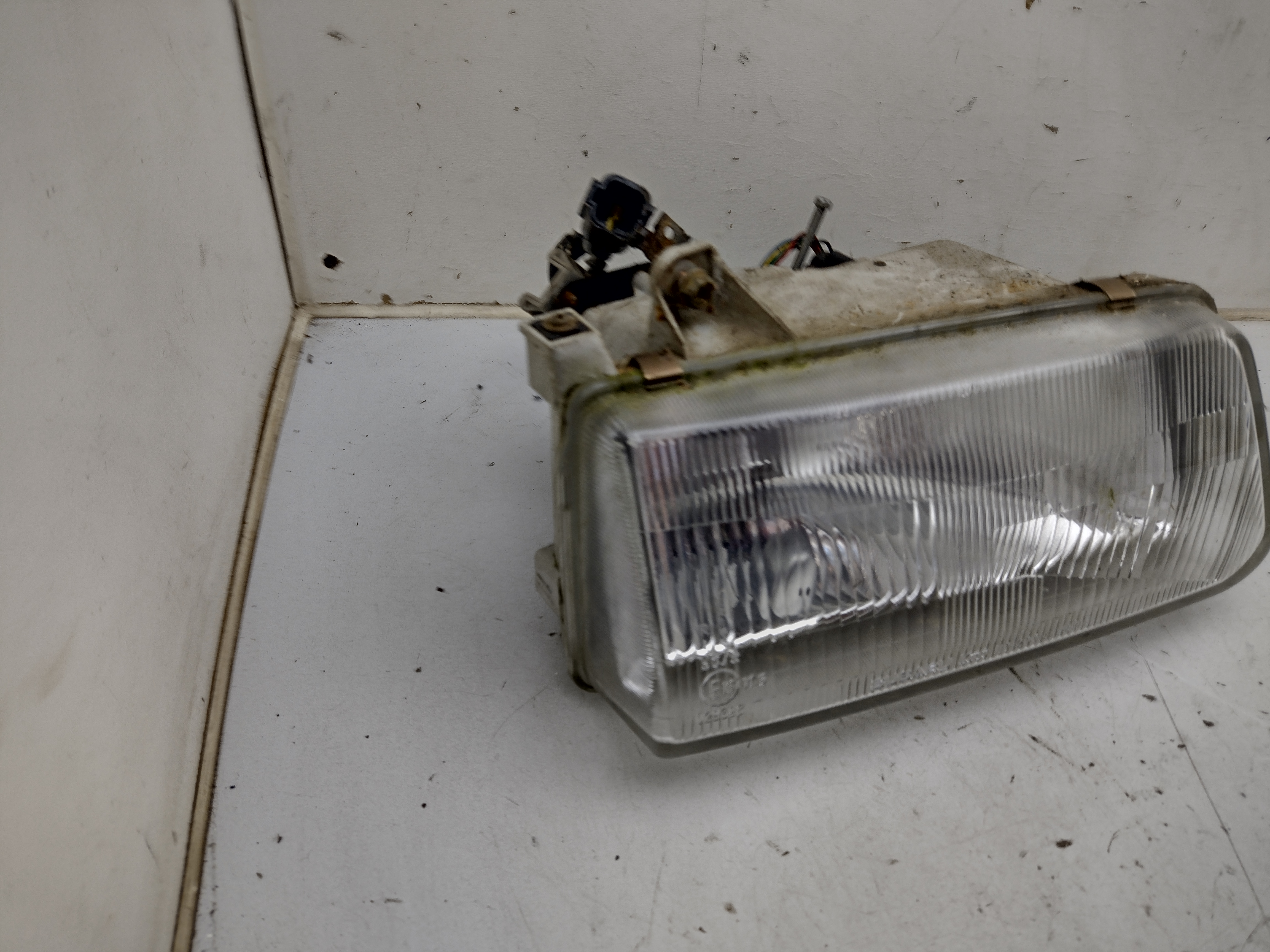 Scheinwerfer vorne RECHTS für Subaru Justy KAD