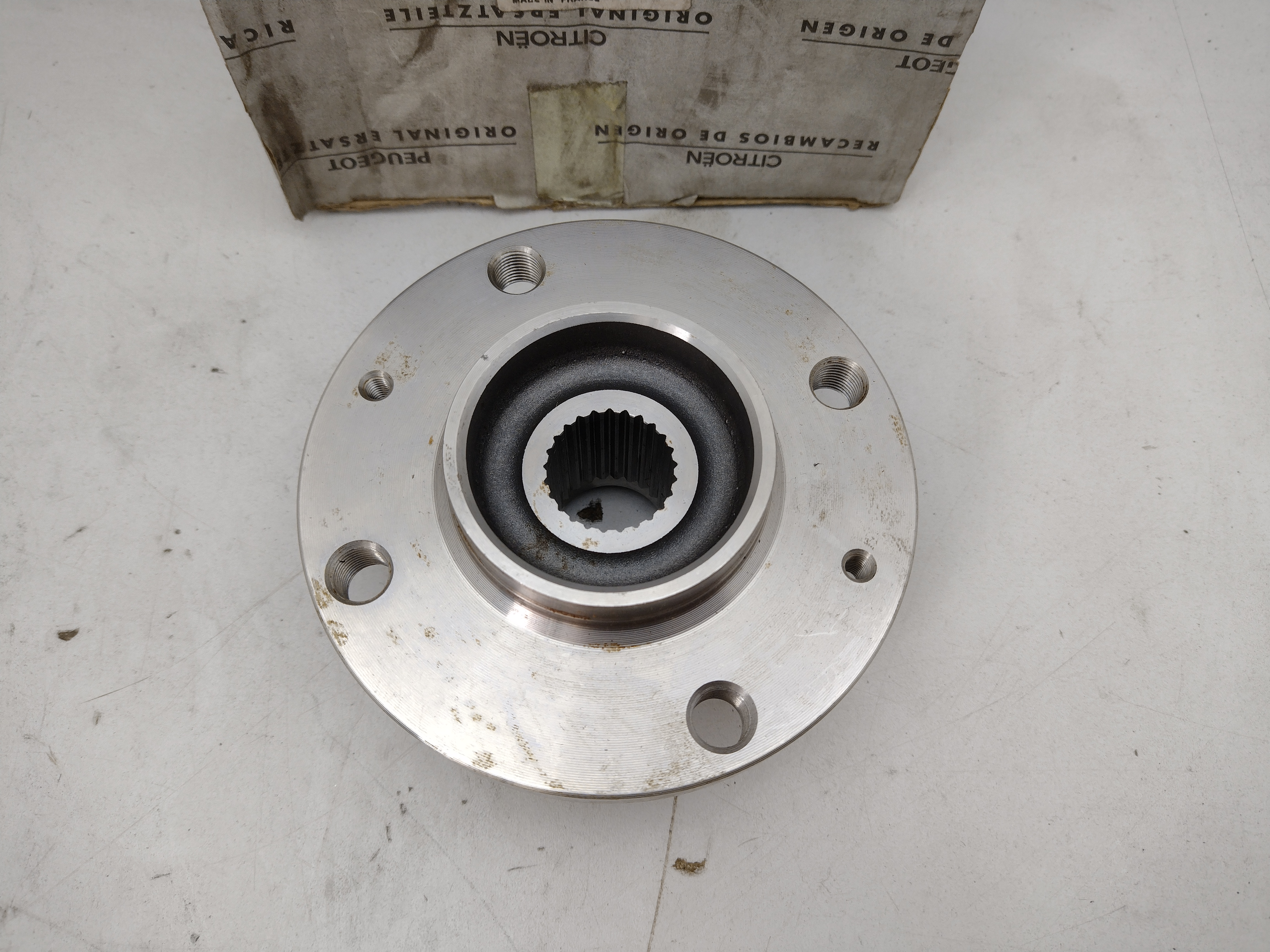 Peugeot / Citroen RADNABE VORN 330772 NOS NEW OEM