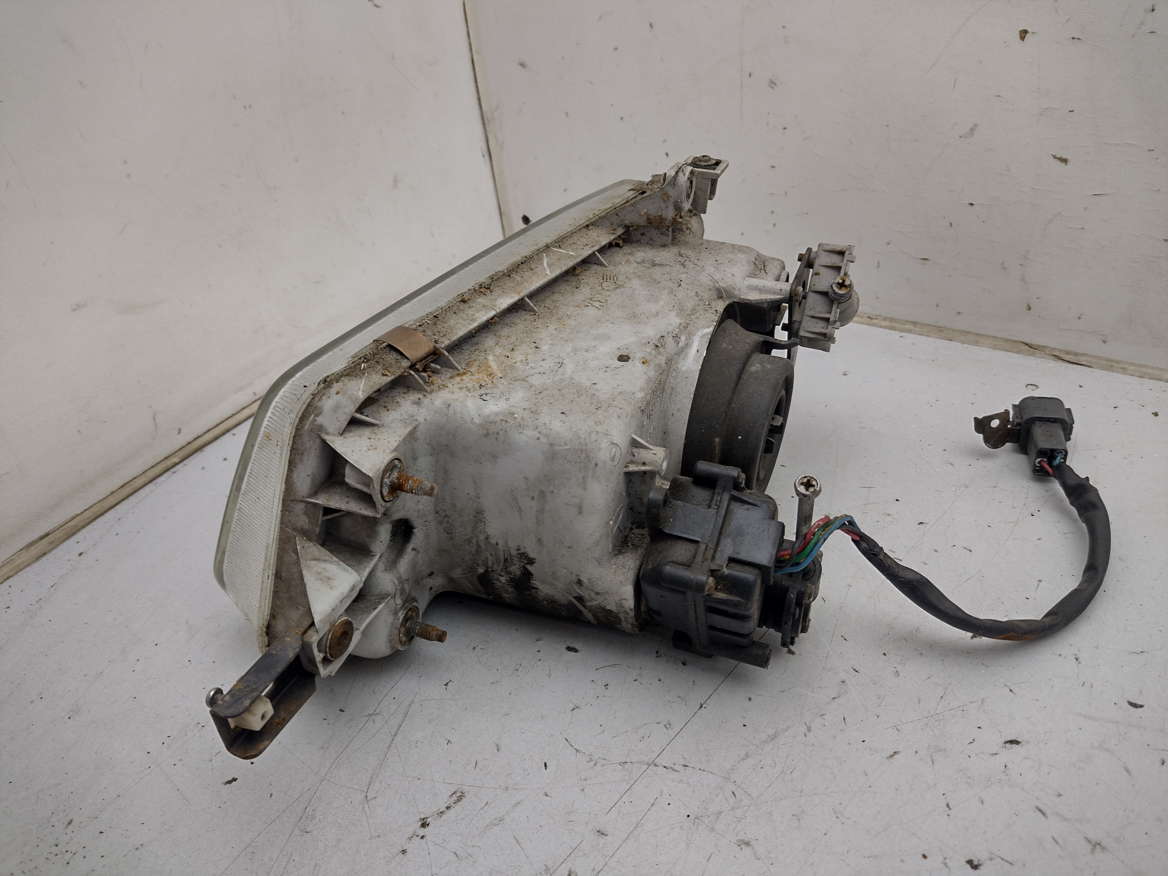 Scheinwerfer vorne RECHTS für Subaru Justy KAD