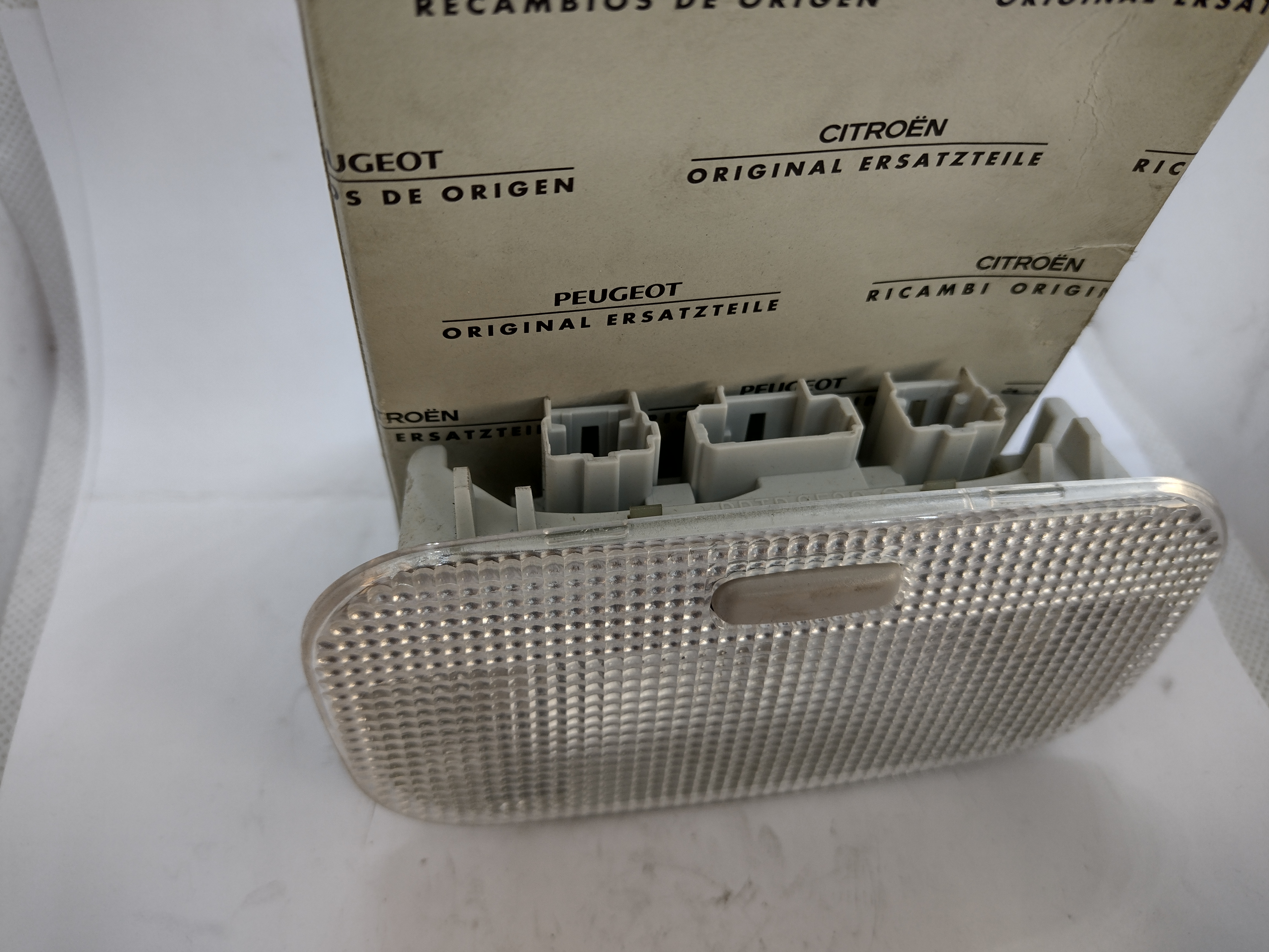 Peugeot / Citroen Leseleuchte hinten 6362N4 NEU NOS NEW OEM