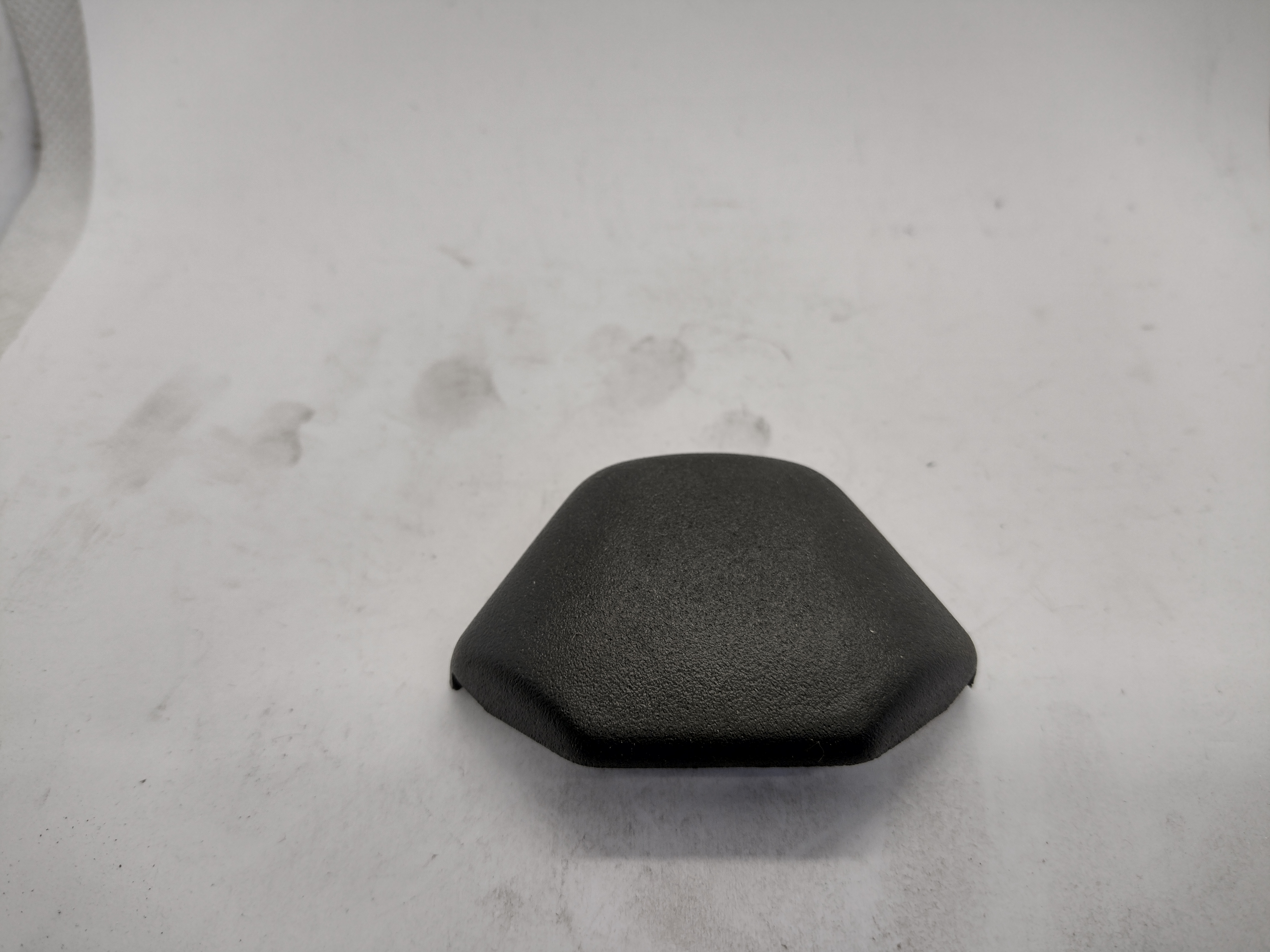 Peugeot / Citroen Abdeckkappe, Gurtbefestigung 8978LY NEU NOS NEW OEM