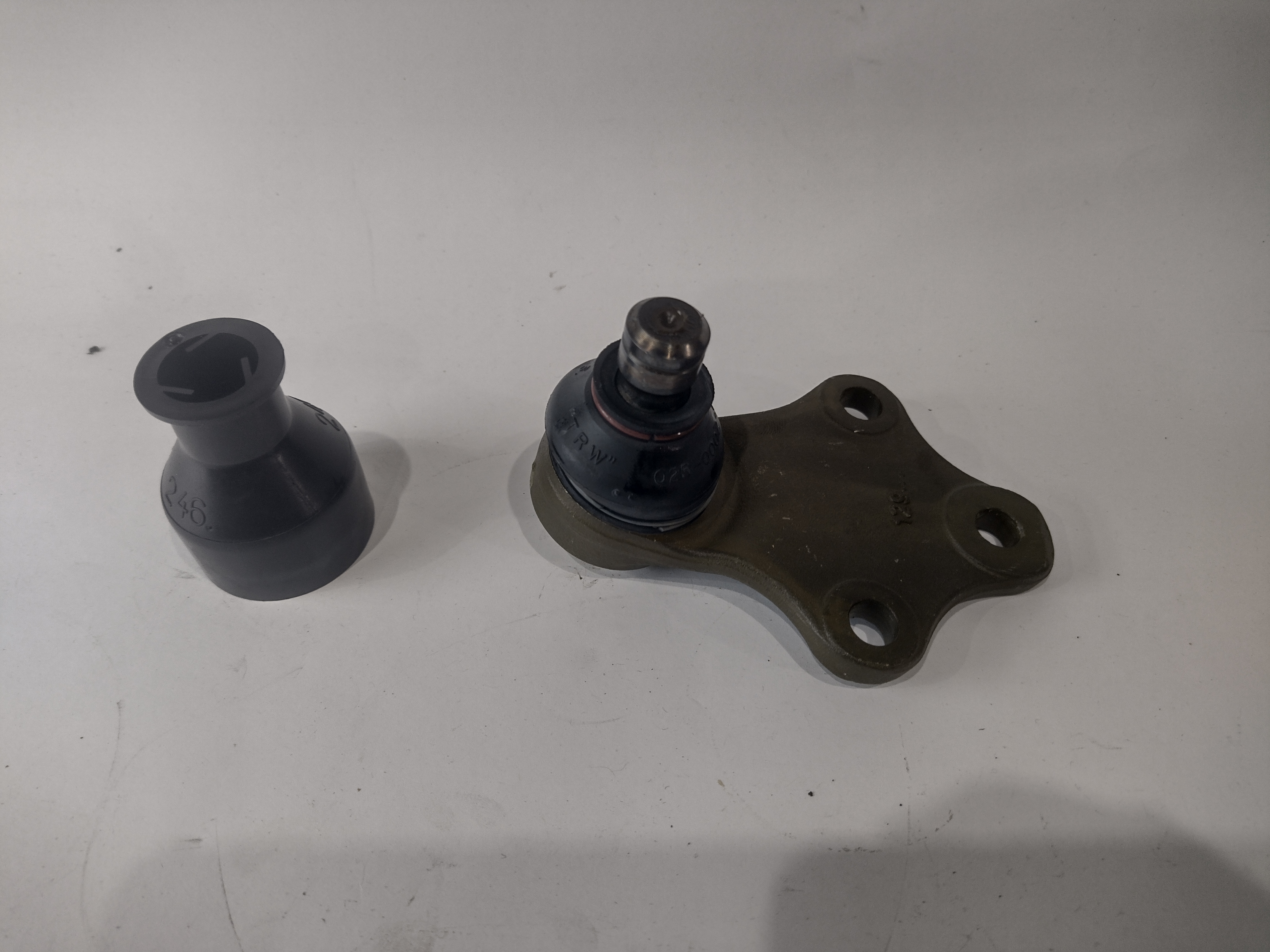 Peugeot 306 Traggelenk 16mm 364044 NEU NOS NEW