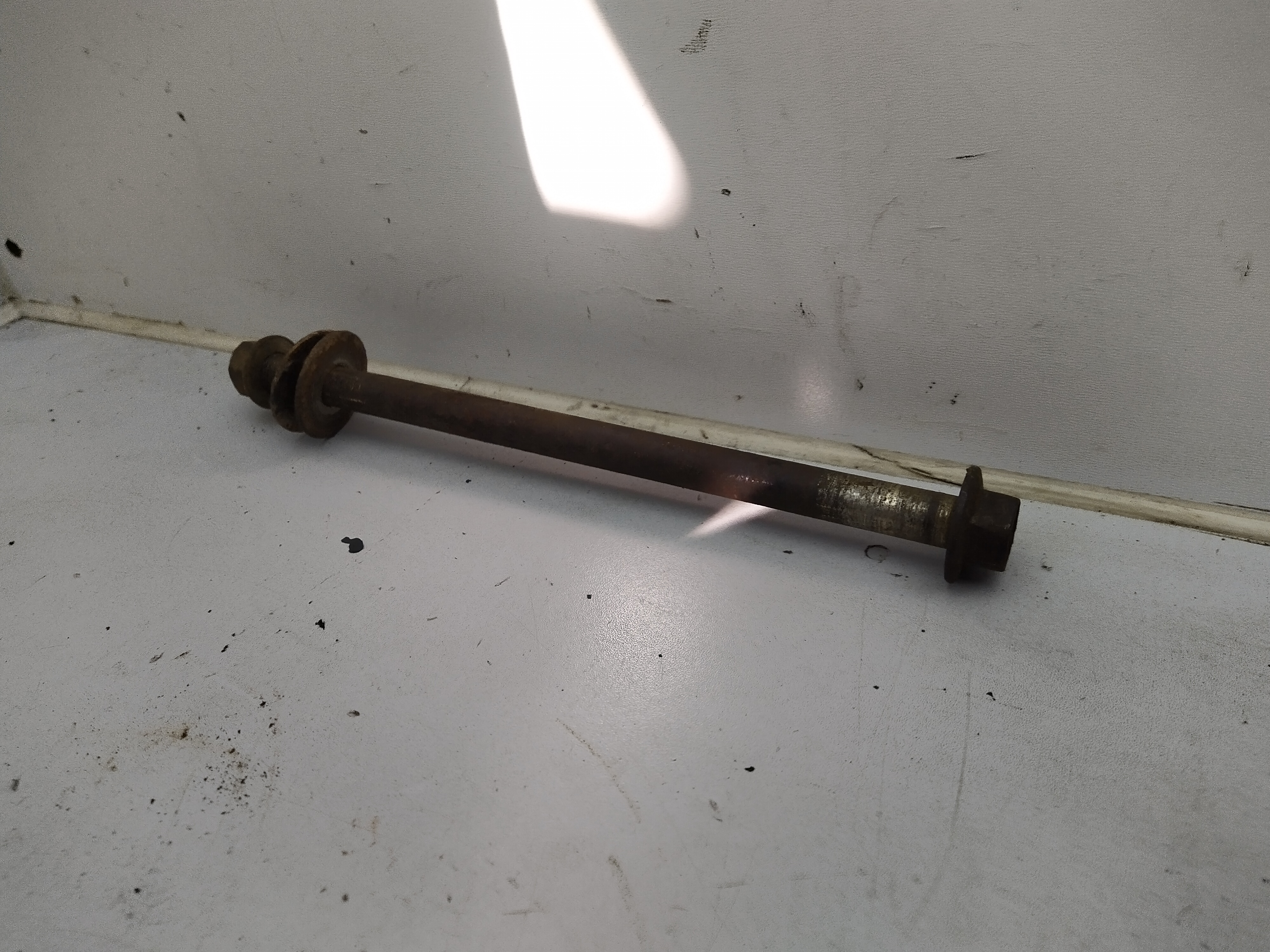 Lange Querlenkerschraube hinten für Subaru Impreza / Legacy / Forester