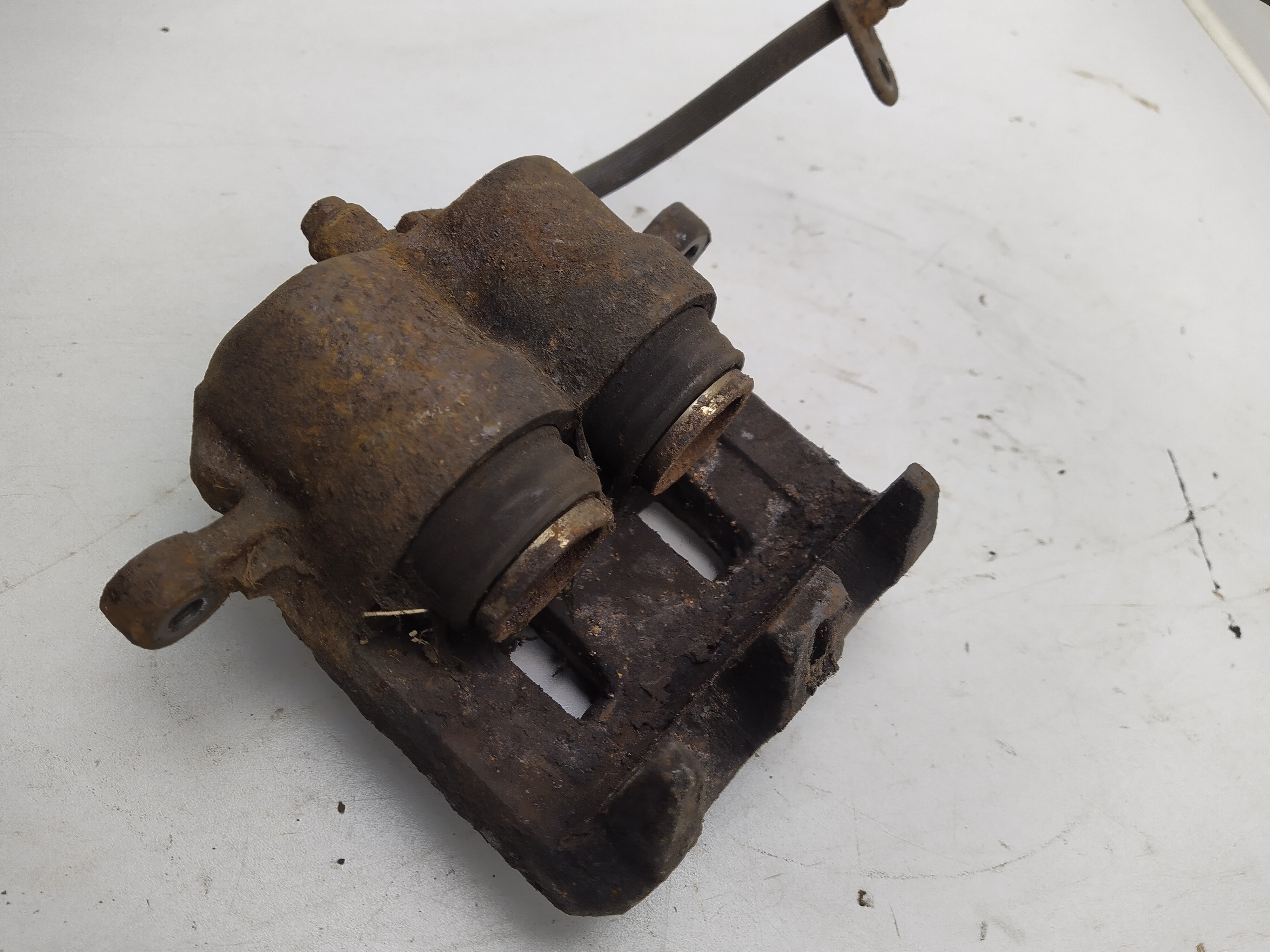 2 Kolben Bremssattel vorne links SUBARU LEGACY 3 BE BH 2.5l 3.0l Turbo