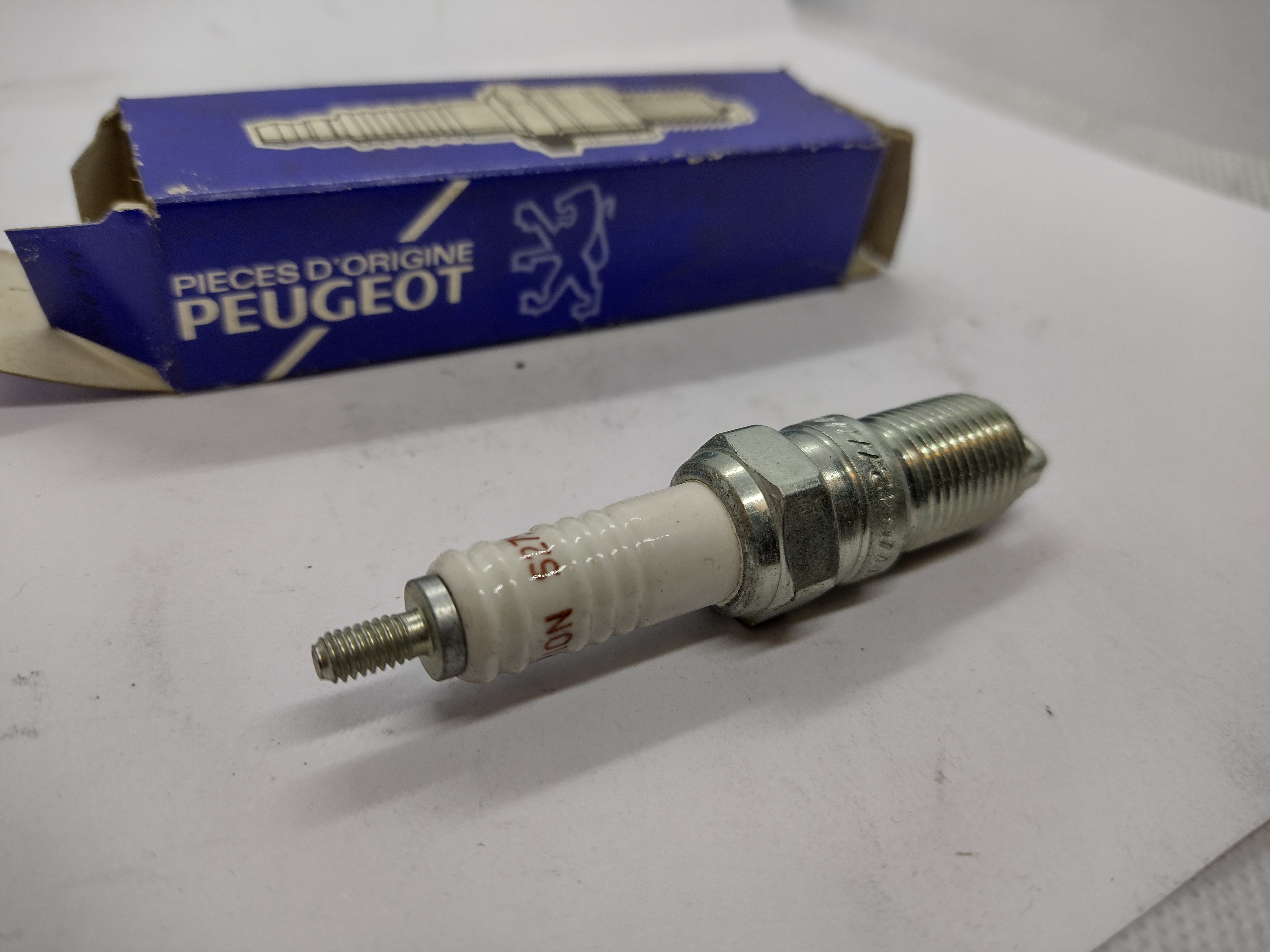 Original Peugeot ZÜNDKERZE 596214 S279YC NEU NOS NEW
