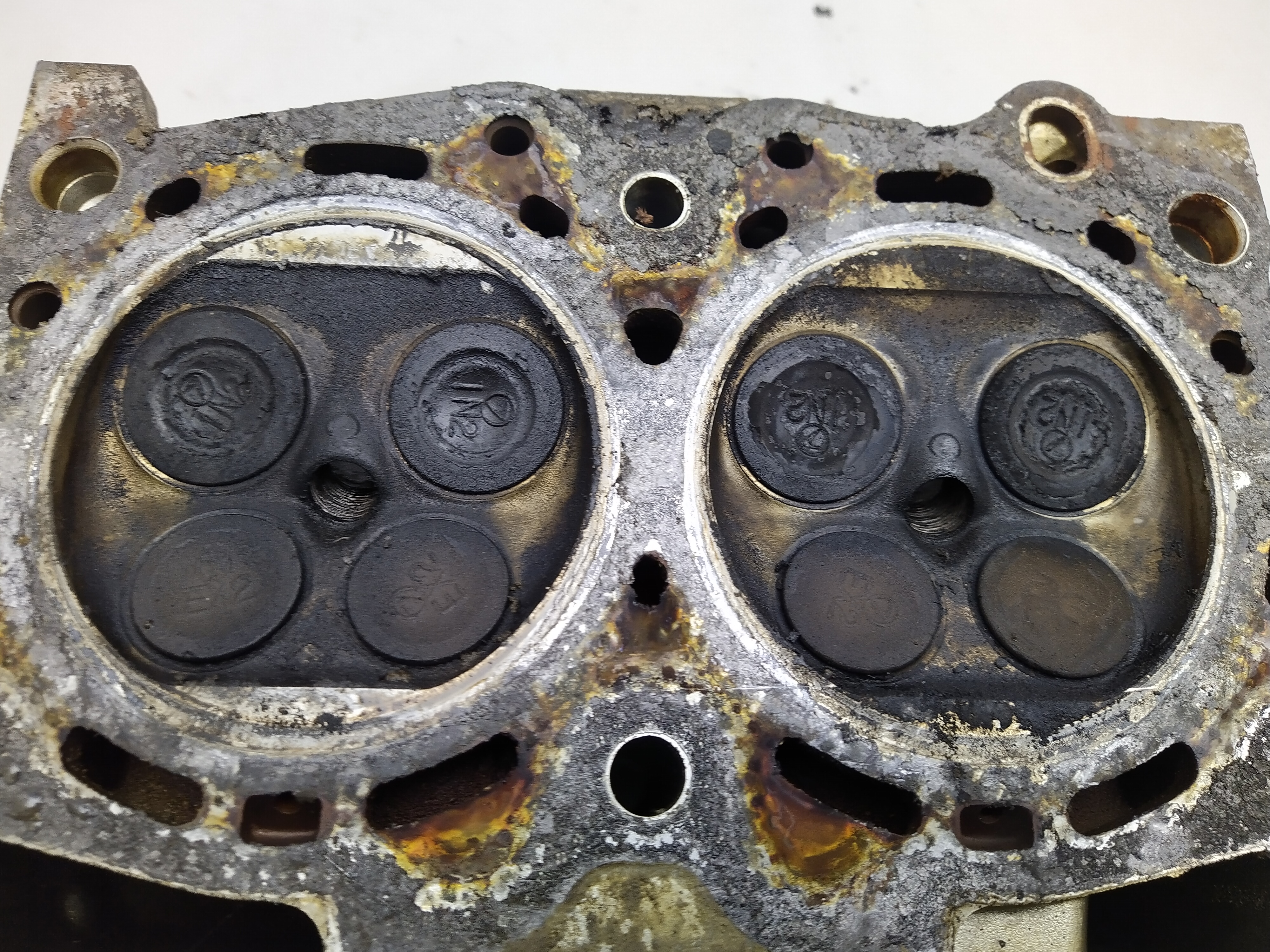 Paar Zylinderköpfe Subaru Legacy 1 BC BJF 2.2 2,2 EJ22 137PS