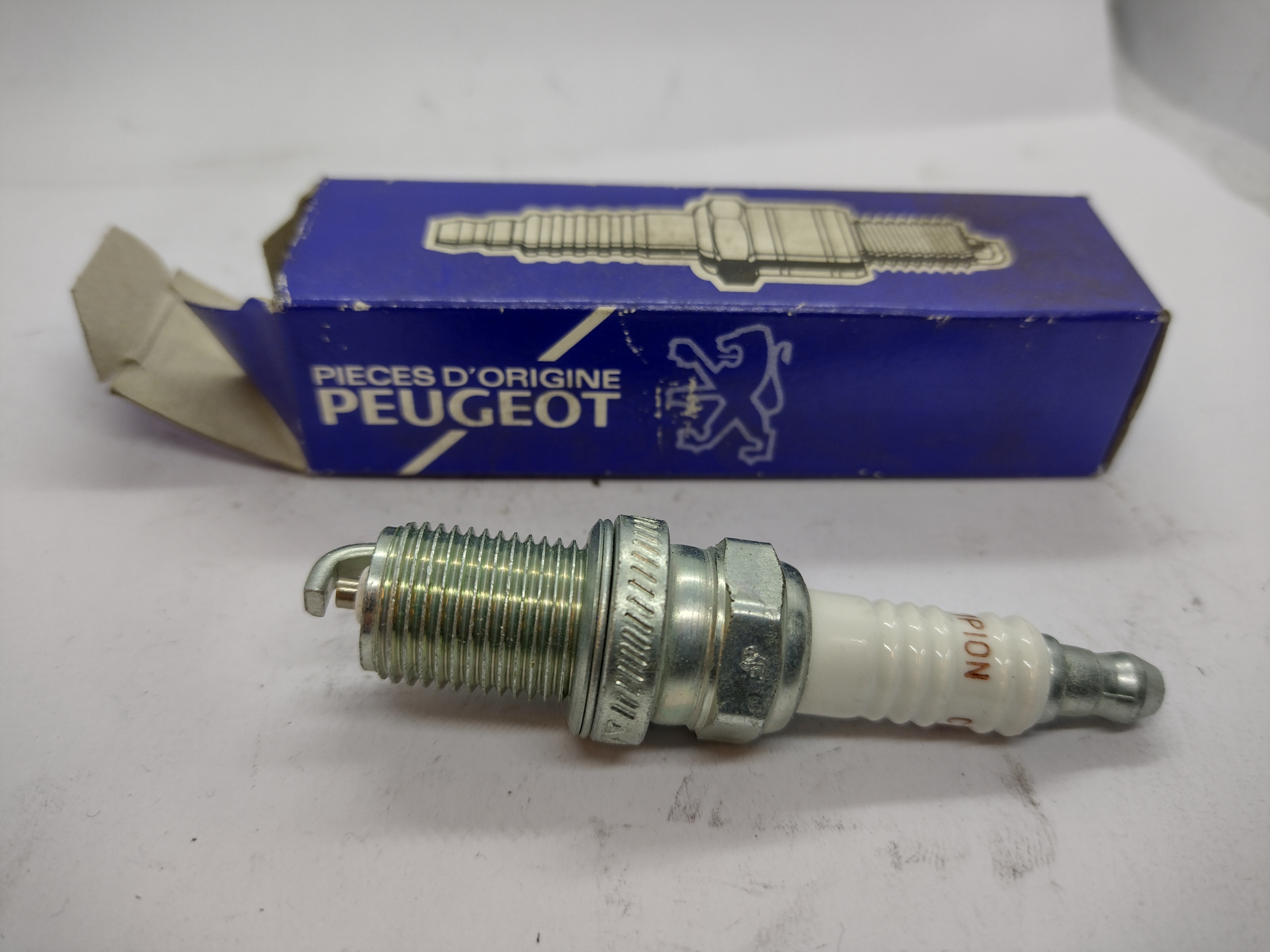 Original Peugeot Zündkerze 5962K1 Champion C7YCX NEU NOS NEW