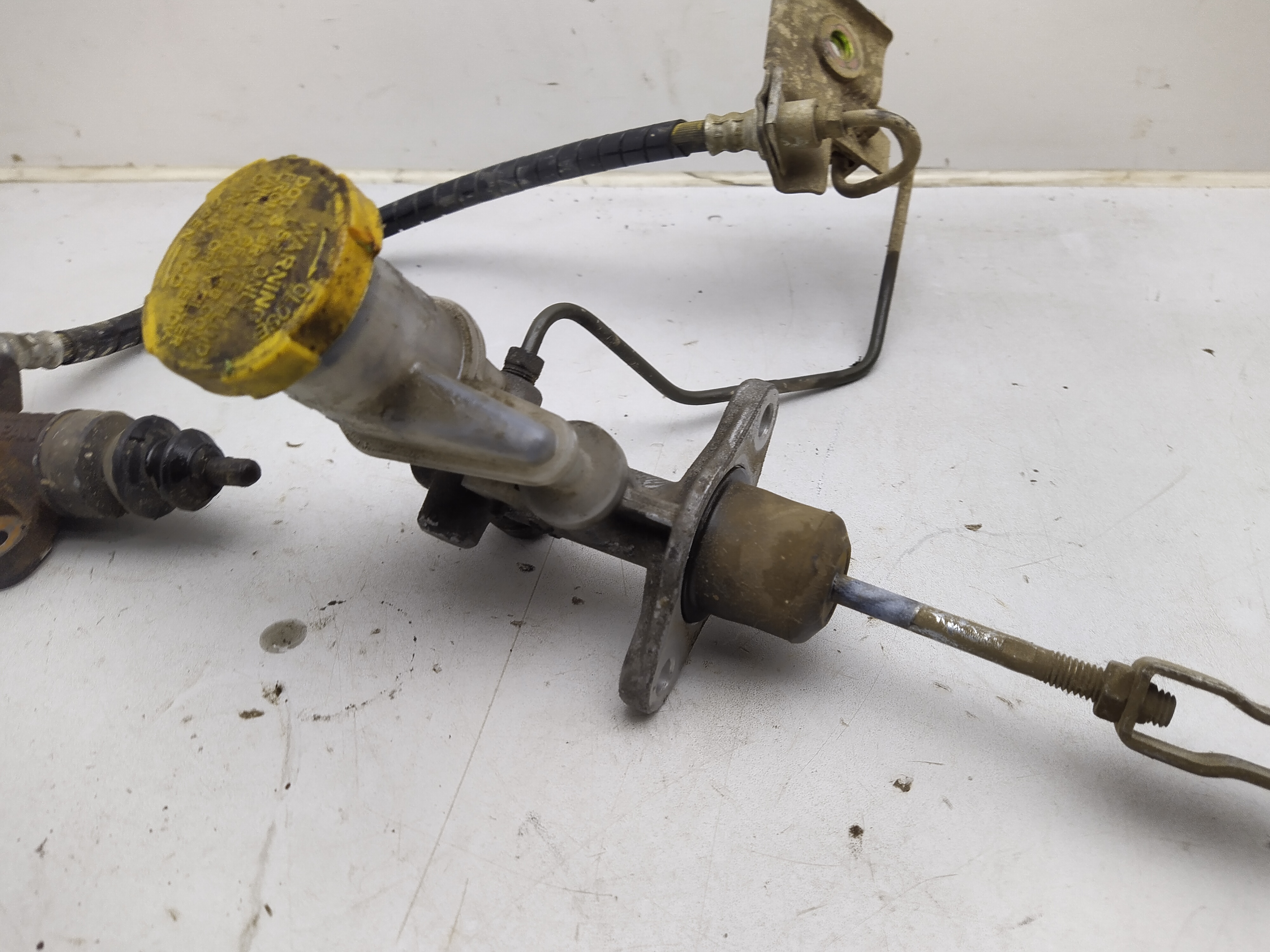 Hydraulische Kupplungseinheit von einen Subaru Impreza GD GG Nehmer- und Geberzylinder