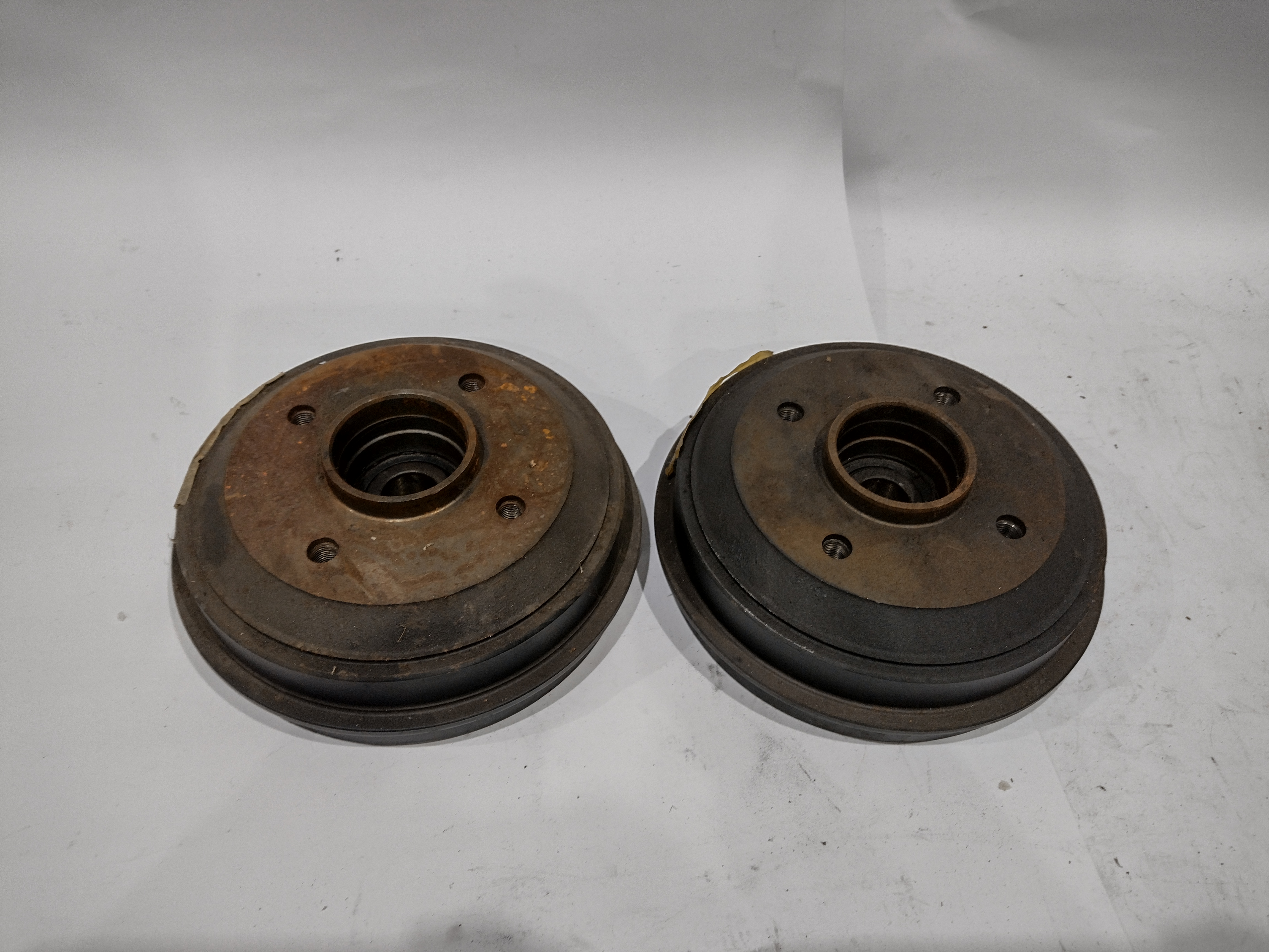 Peugeot / Citroen Satz Bremstrommel (Bendix/Bosch/Girling) 424732 NEU NOS NEW