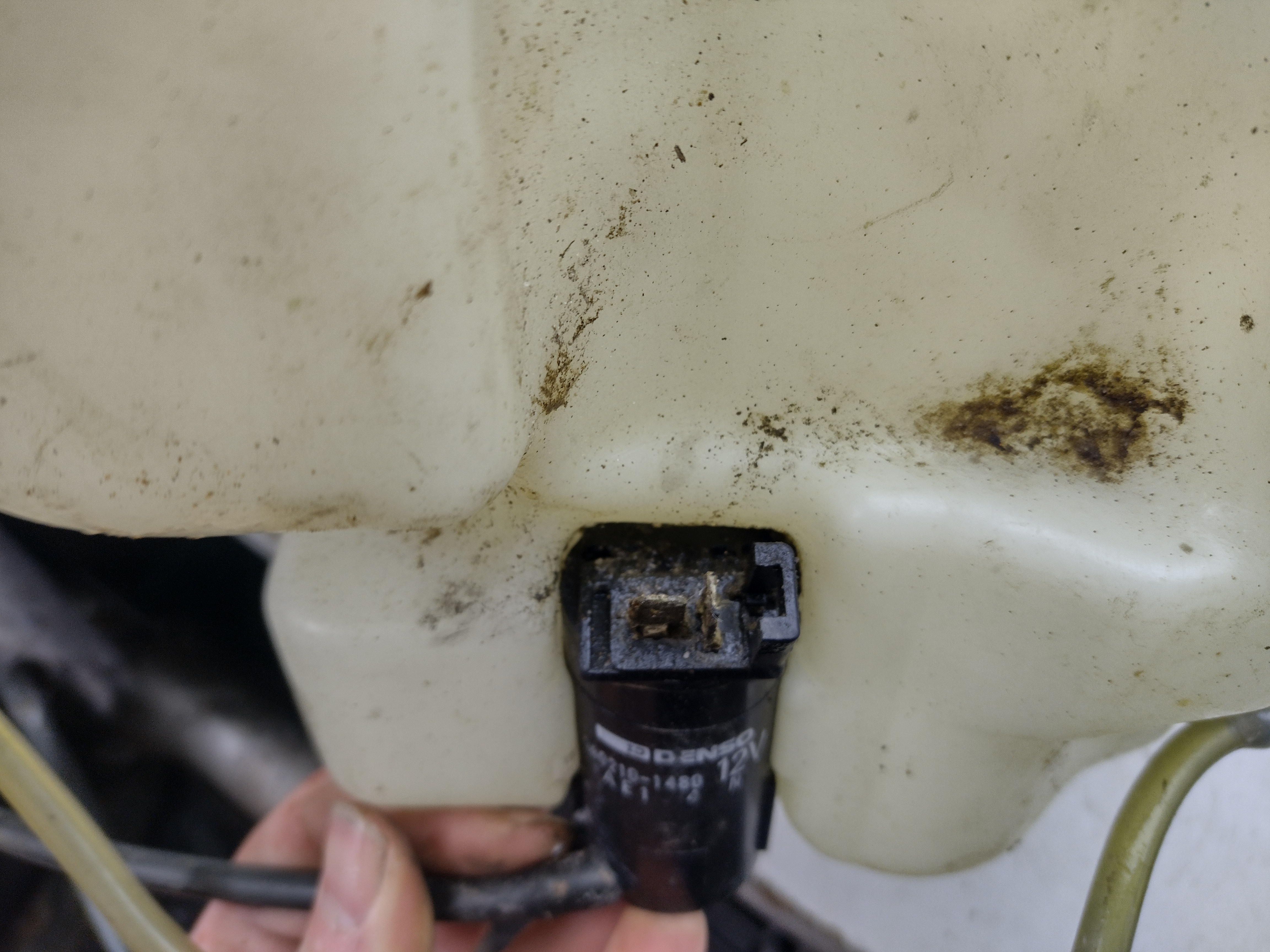 Wischwasserbehälter mit zwei Pumpen für Subaru Justy KAD 
