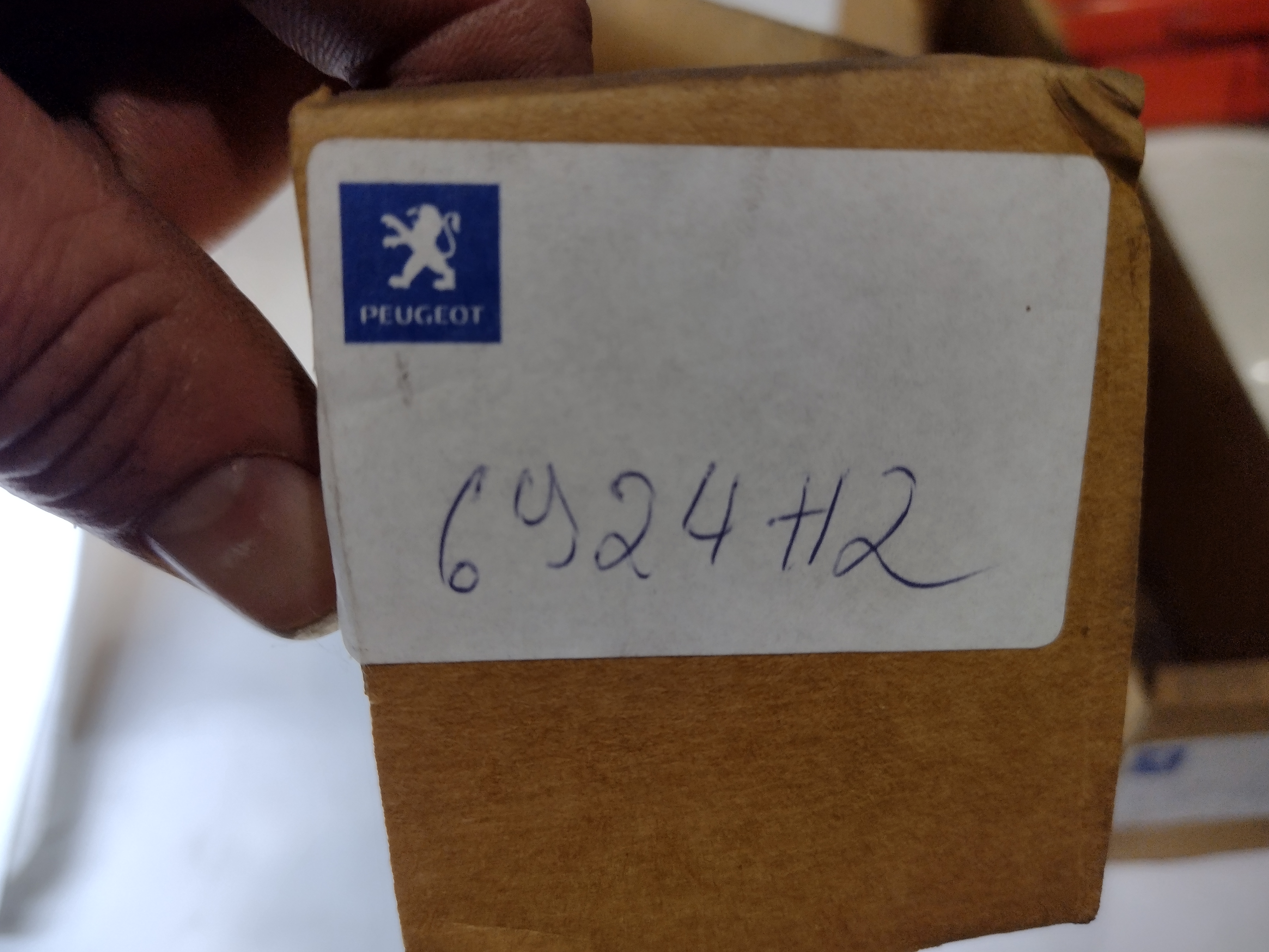 Peugeot / Citroen SCHRAUBE M6x1 6924H2 NEU NOS NEW