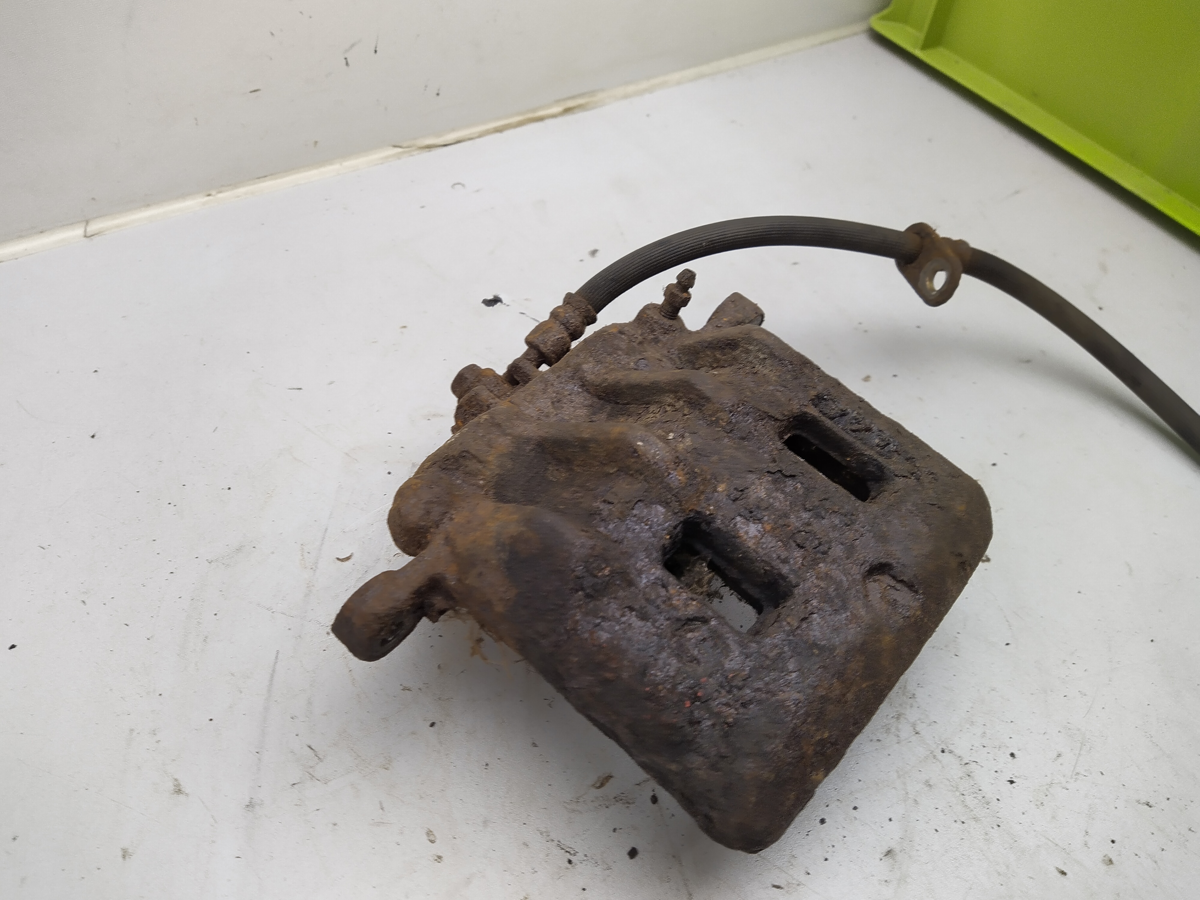 2 Kolben Bremssattel vorne rechts SUBARU LEGACY 3 BE BH 2.5l 3.0l Turbo