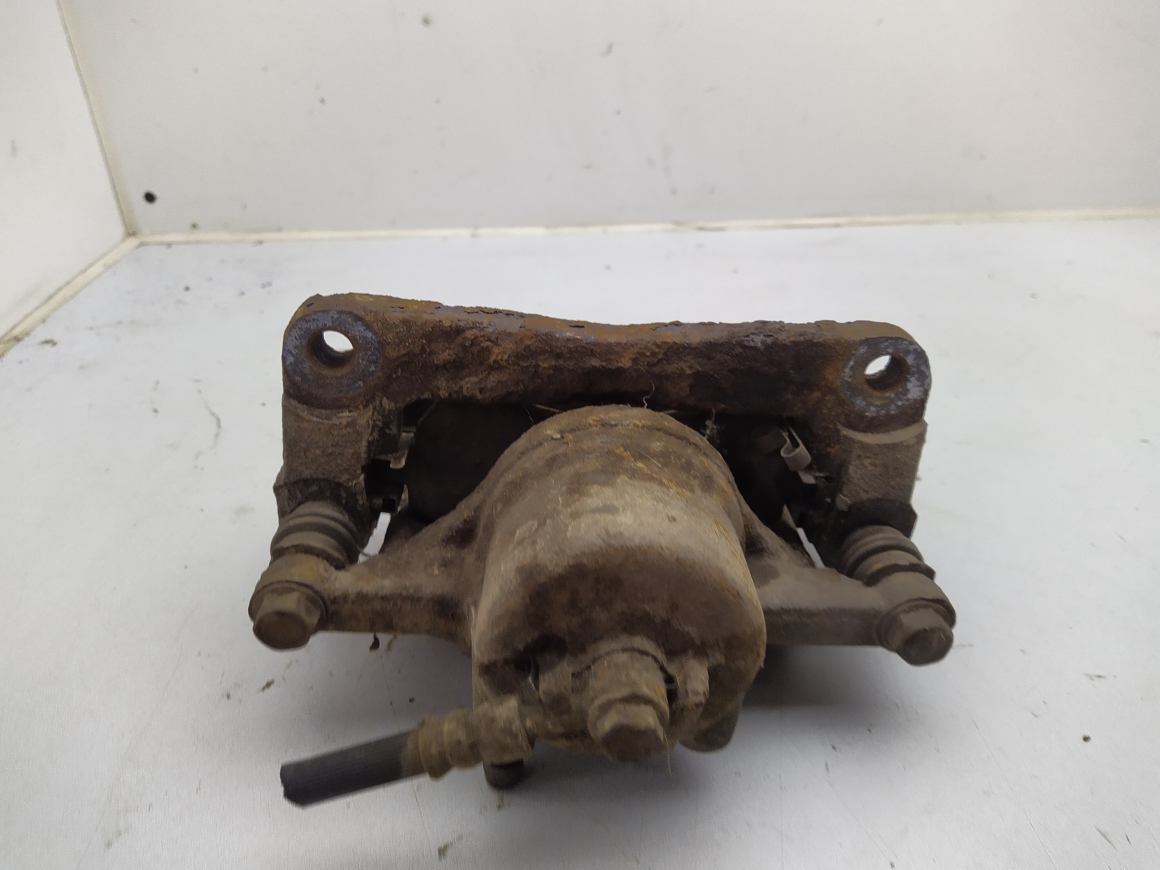 Bremssattel mit Halter vorne links von Subaru Legacy 3 BE BH  Outback BE BH