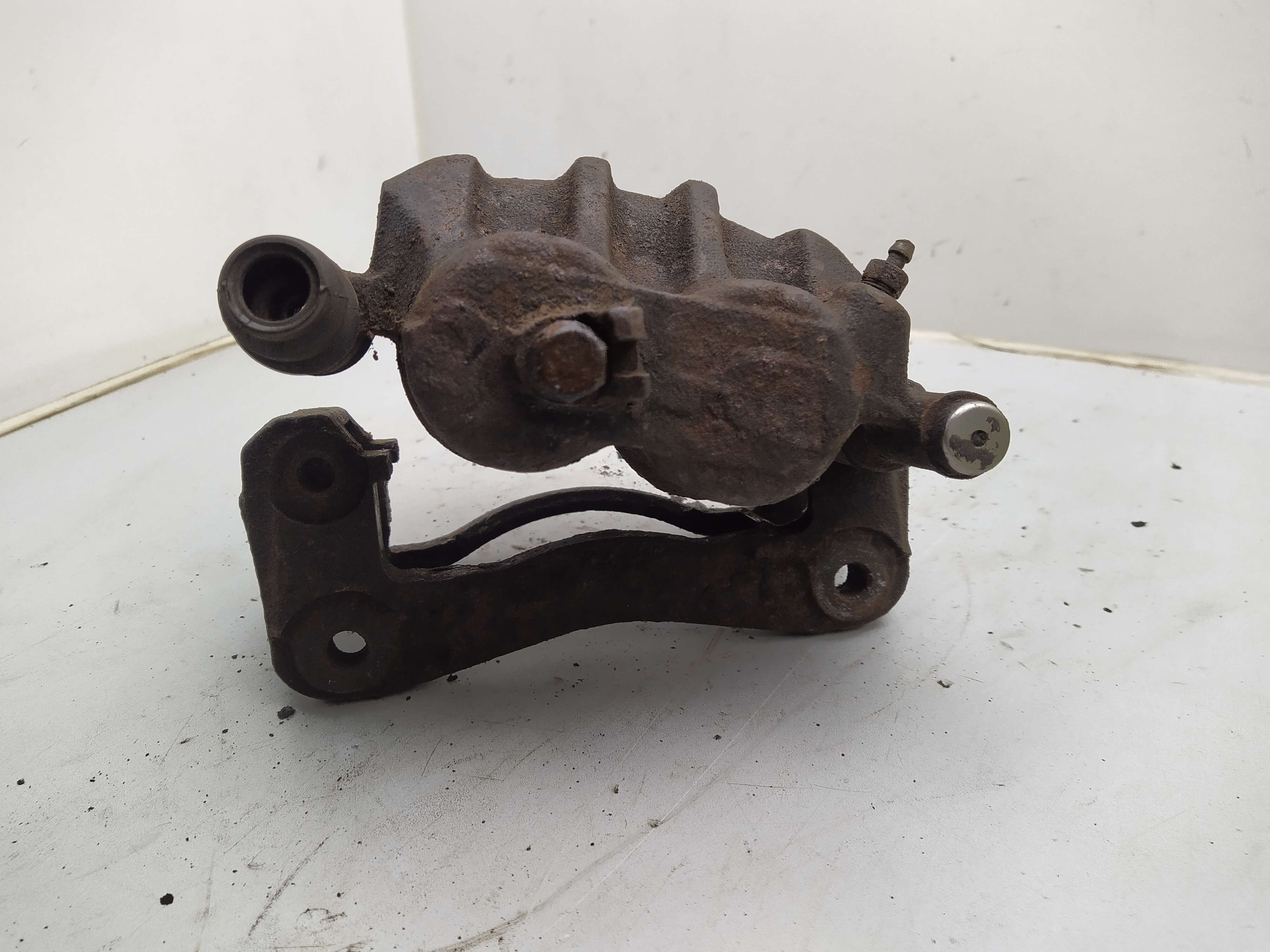Subaru 2 Kolben Bremssattel vorne rechts mit Halter