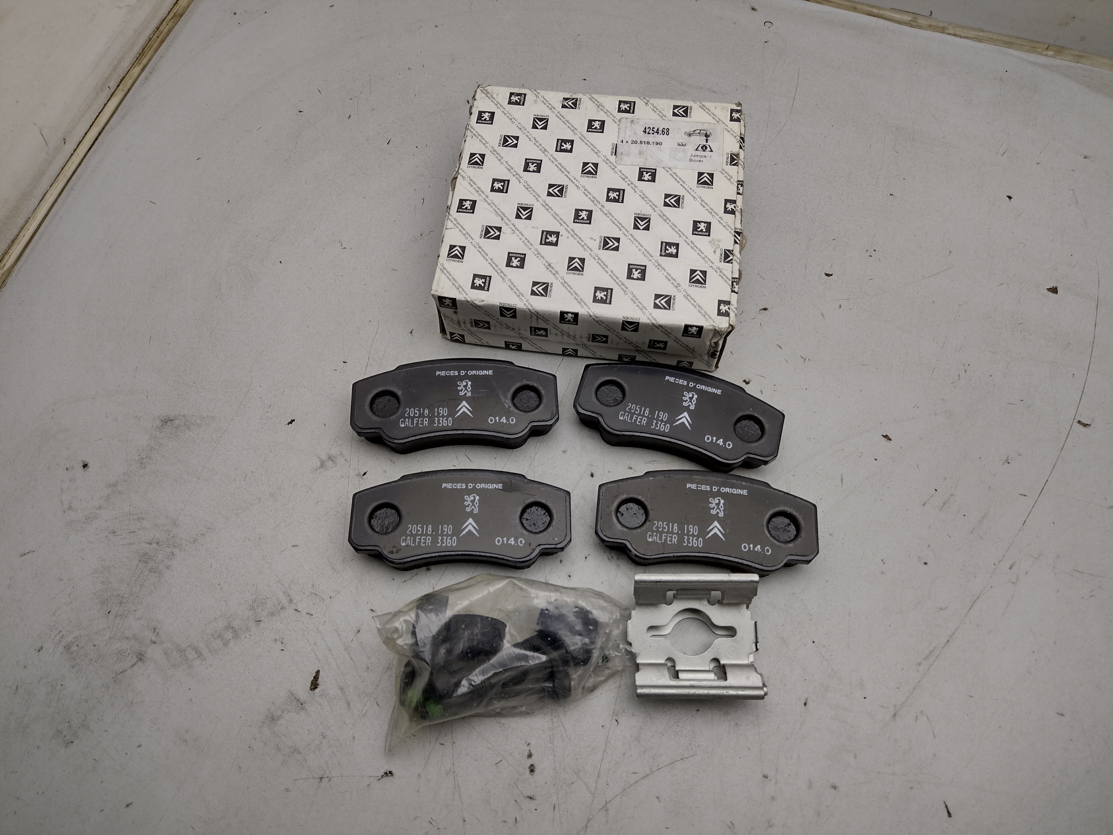 Citroen / Peugeot Satz Bremsbeläge hinten 425468 NEU NOS NEW