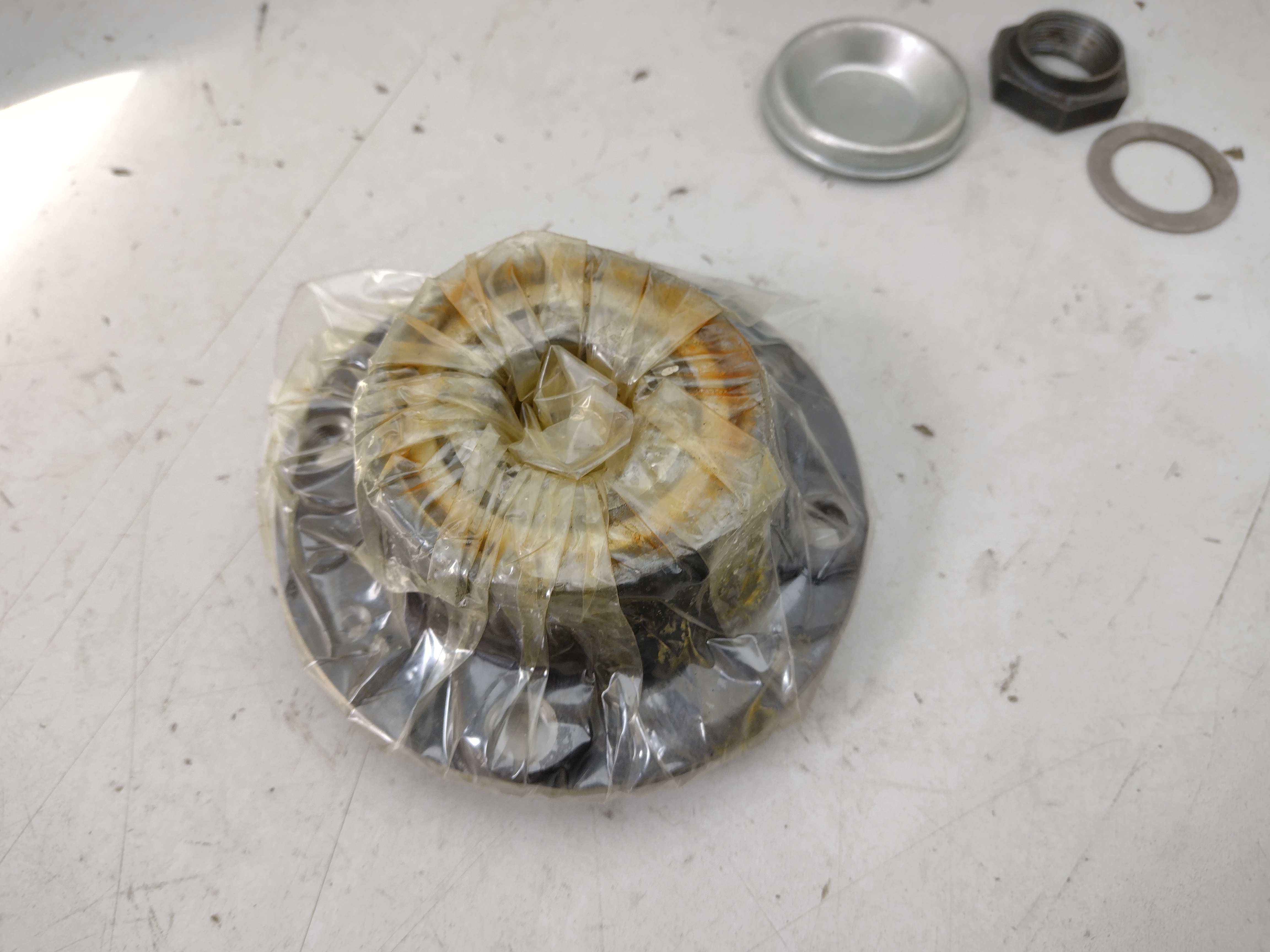 Peugeot / Citroen  Radlagersatz hinten mit Radnabe 374828 NOS NEW