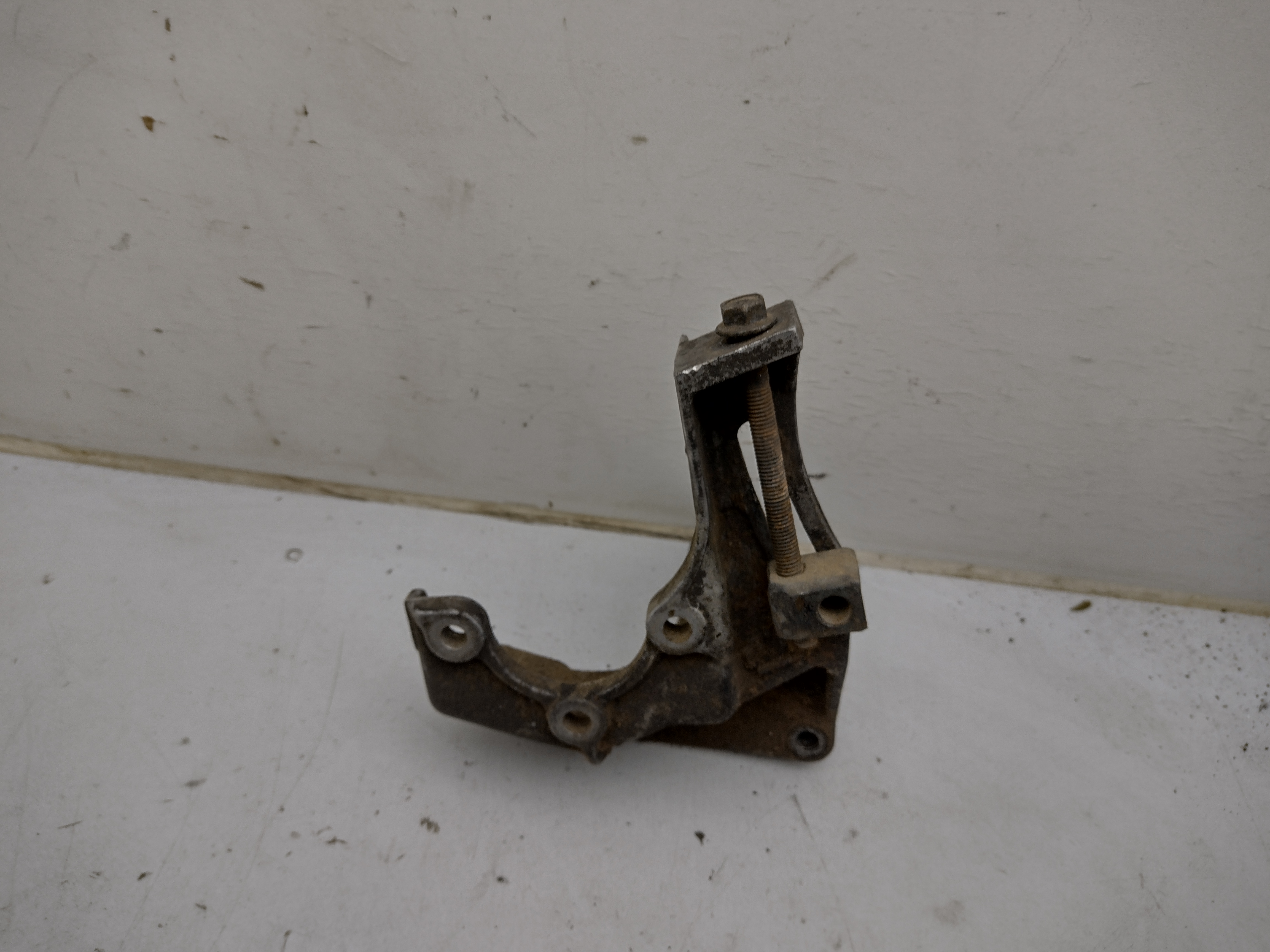 Halter Servopumpe + Keilriemenspanner für Subaru Impreza GC GF 93-00