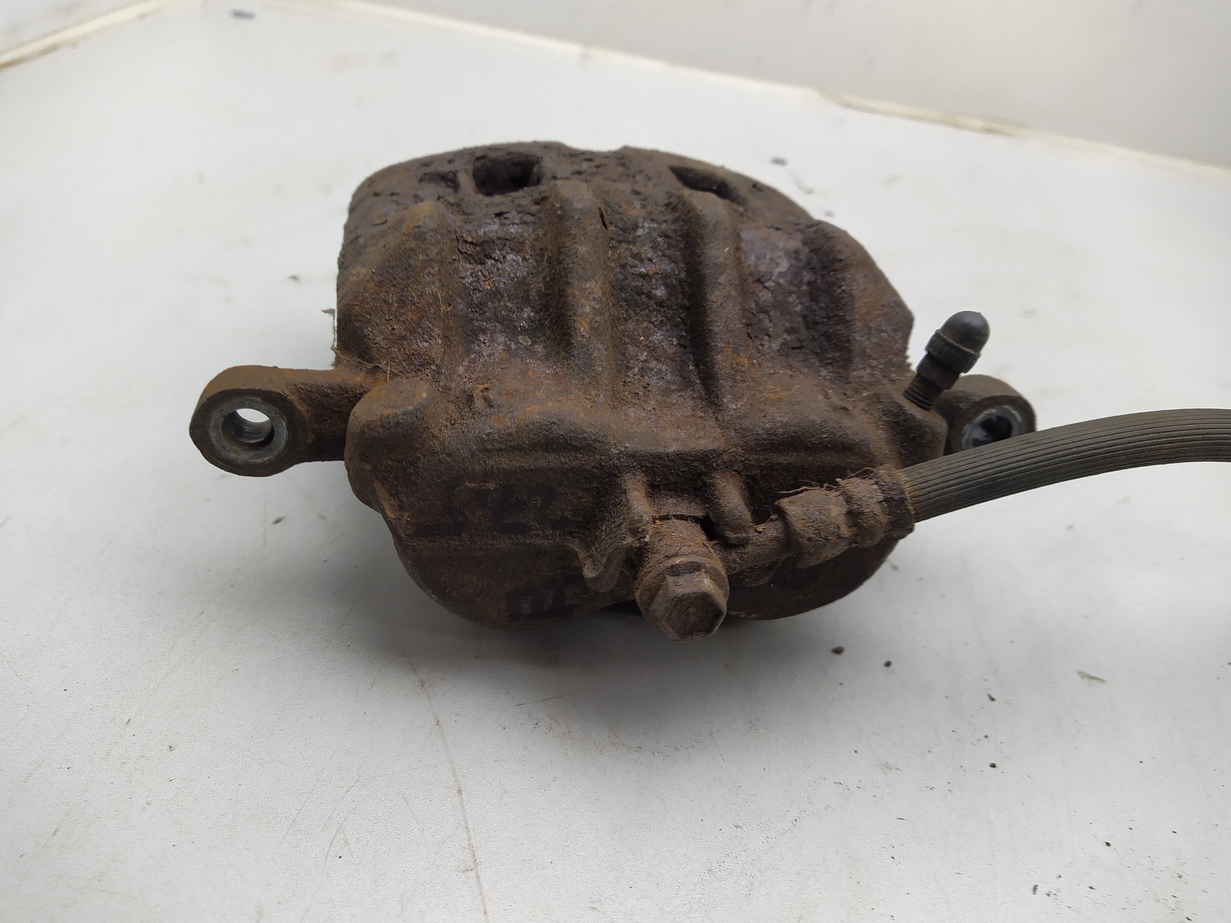 2 Kolben Bremssattel vorne links SUBARU LEGACY 3 BE BH 2.5l 3.0l Turbo