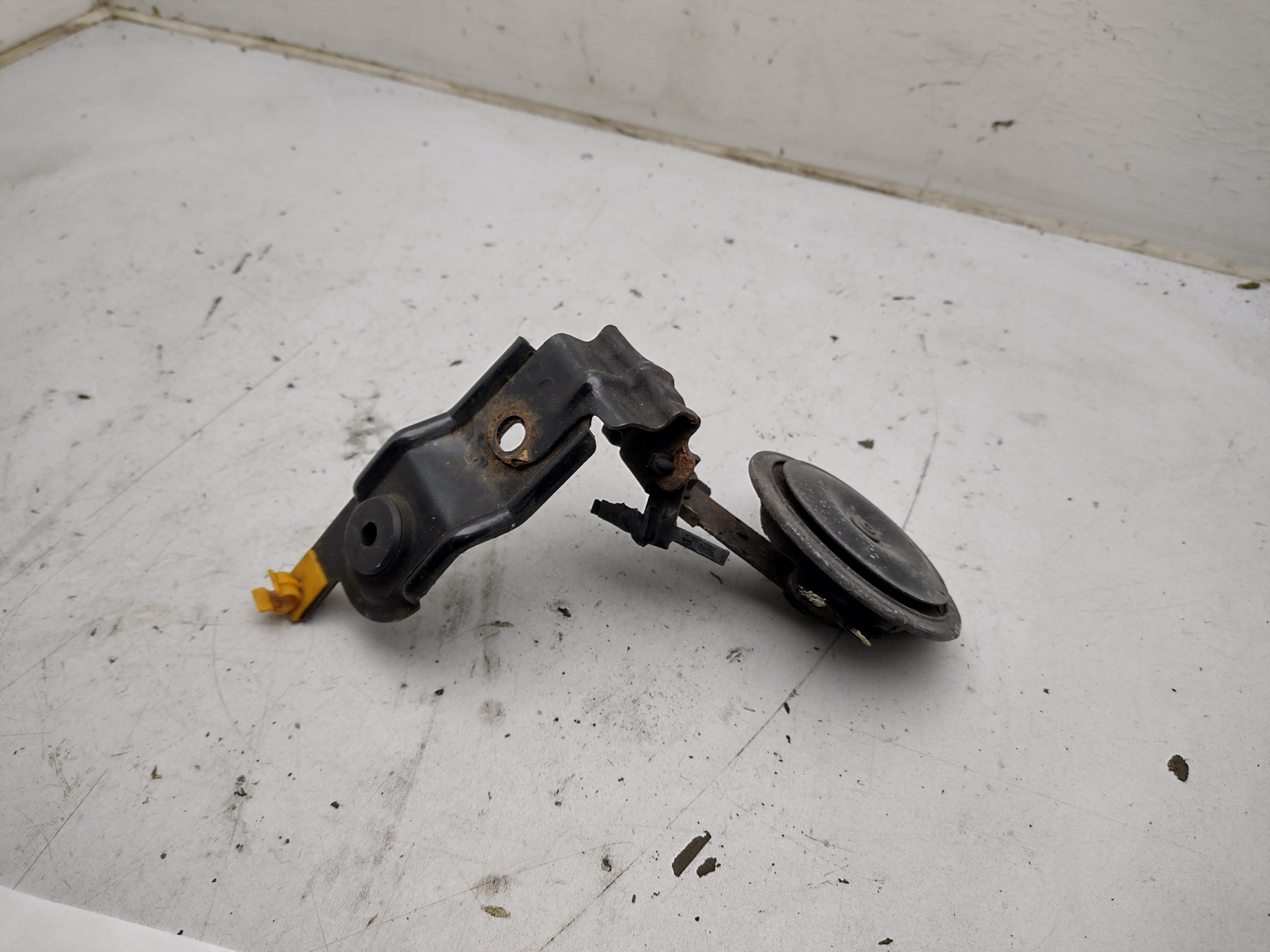 Hupe mit Kühlerhalter und Haubenstange Clip für Subaru Impreza GC GF 93-00