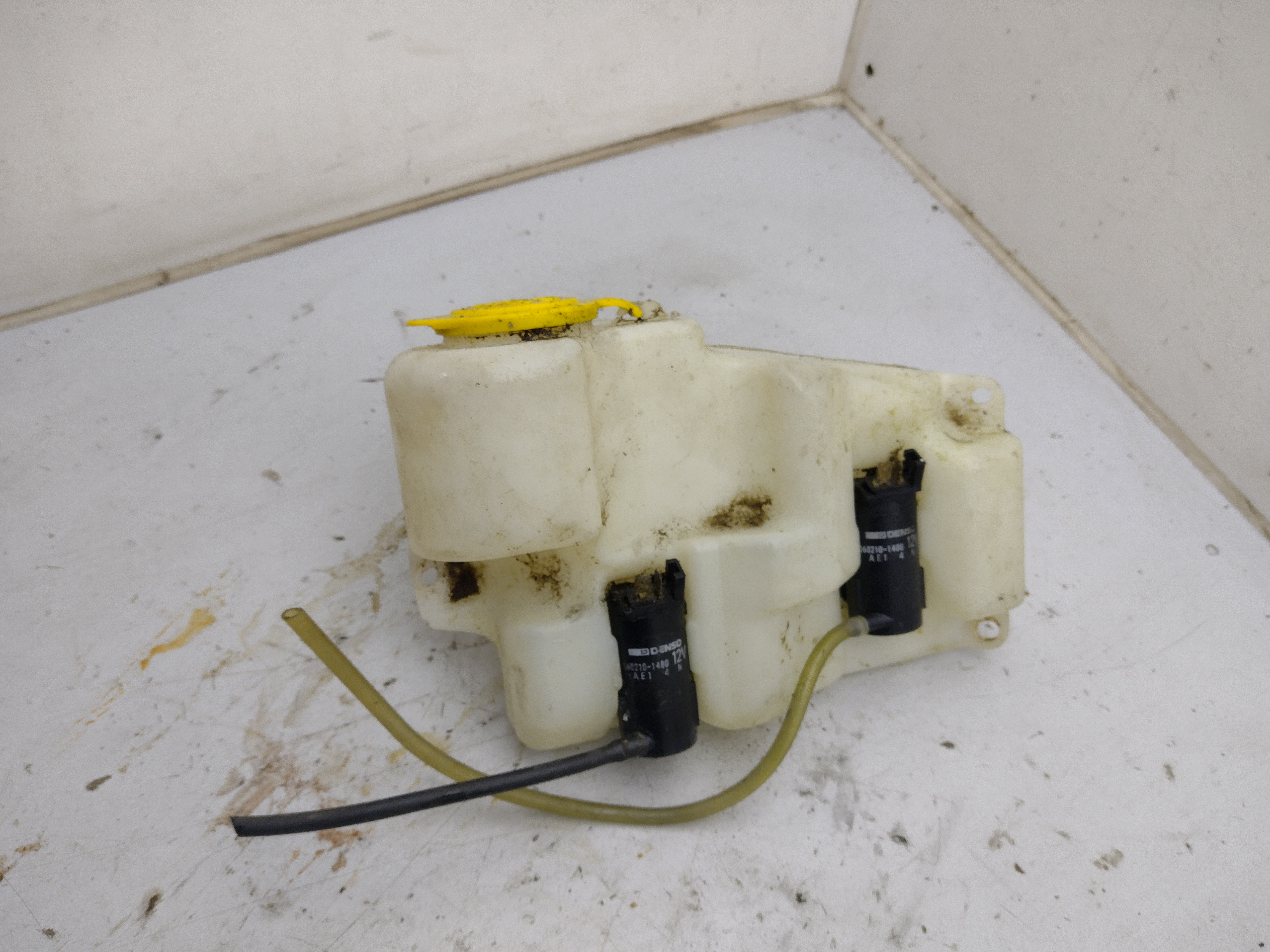 Wischwasserbehälter mit zwei Pumpen für Subaru Justy KAD 