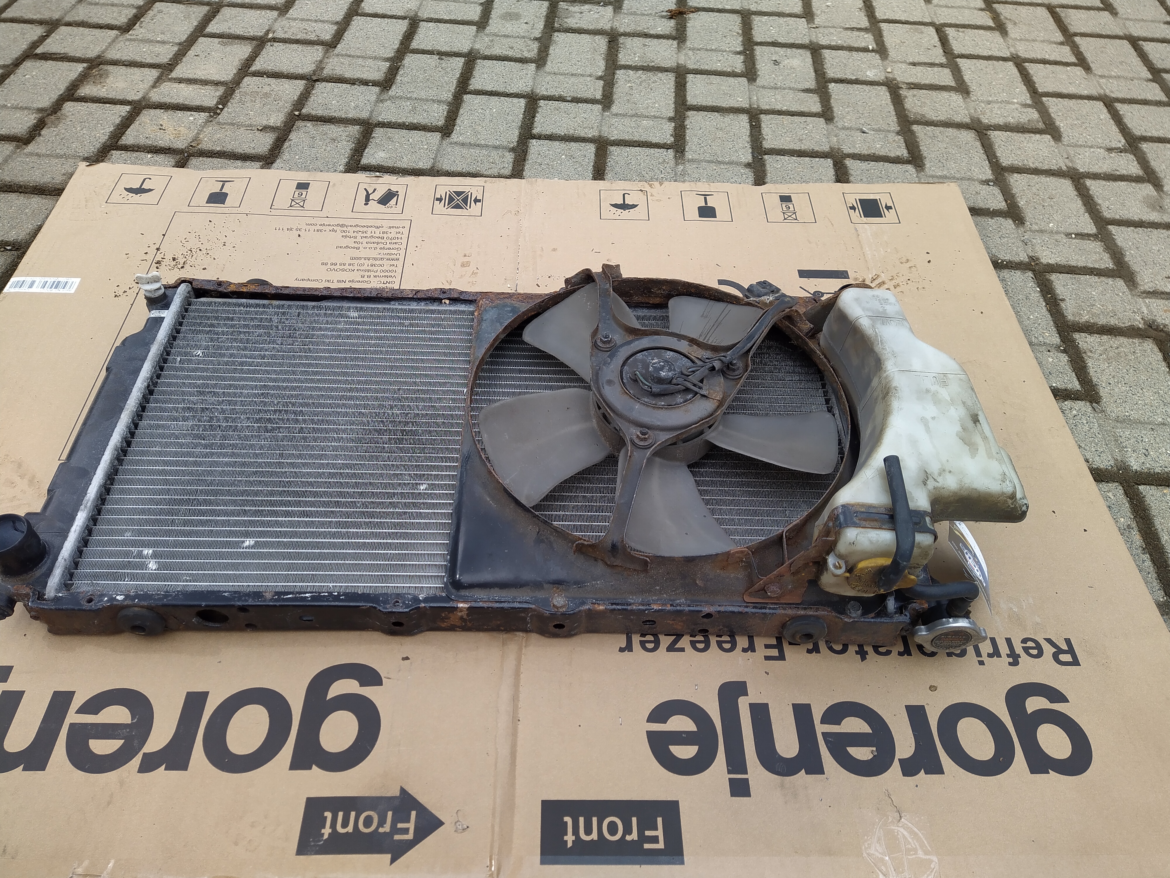 Kühler mit Lüfter von einen Subaru Legacy BC BJF MK1 89-94