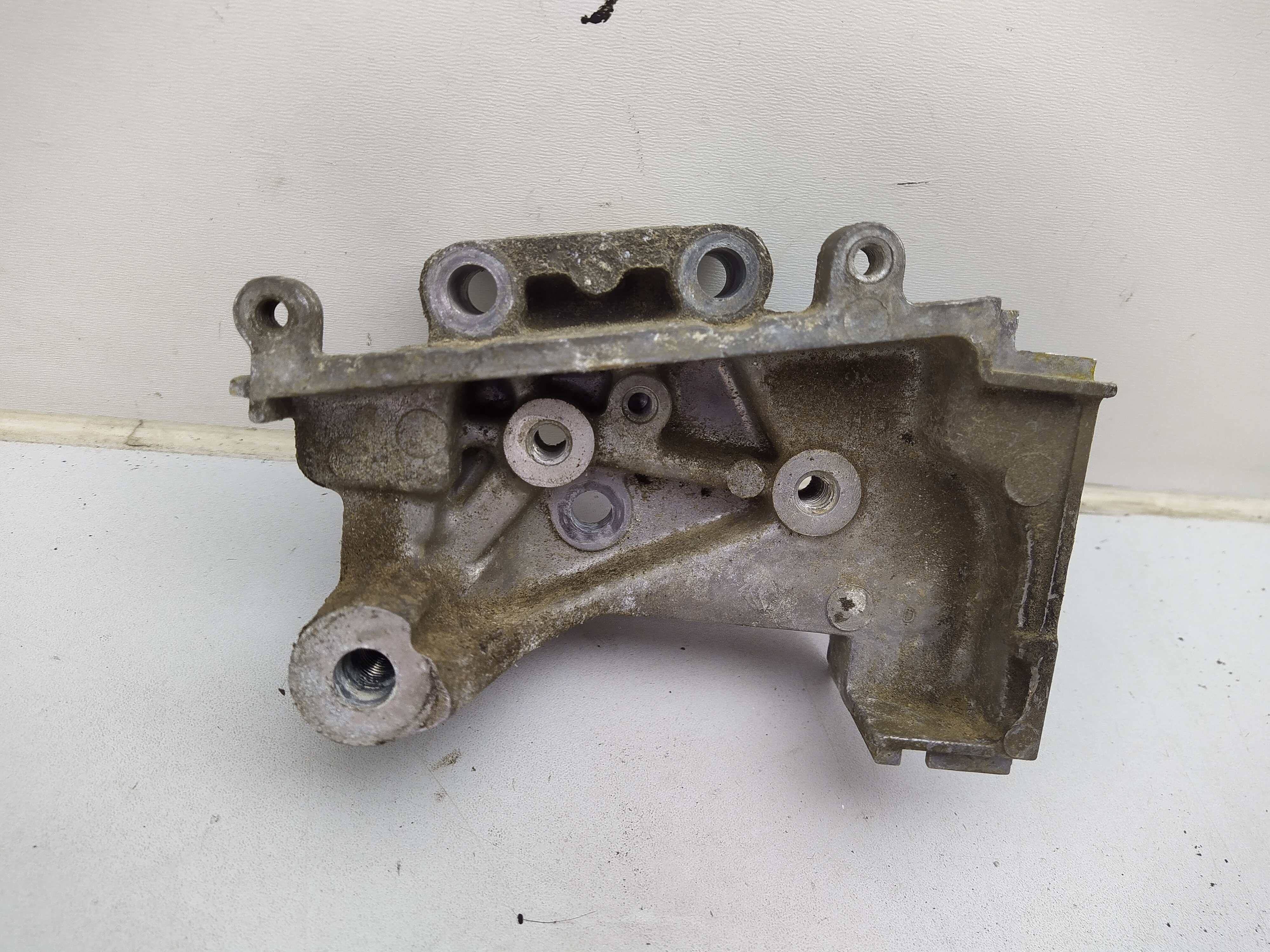 Halter für Zahnriemenspanner Variante 1 passend für Subaru EJ20 EJ22 EJ25