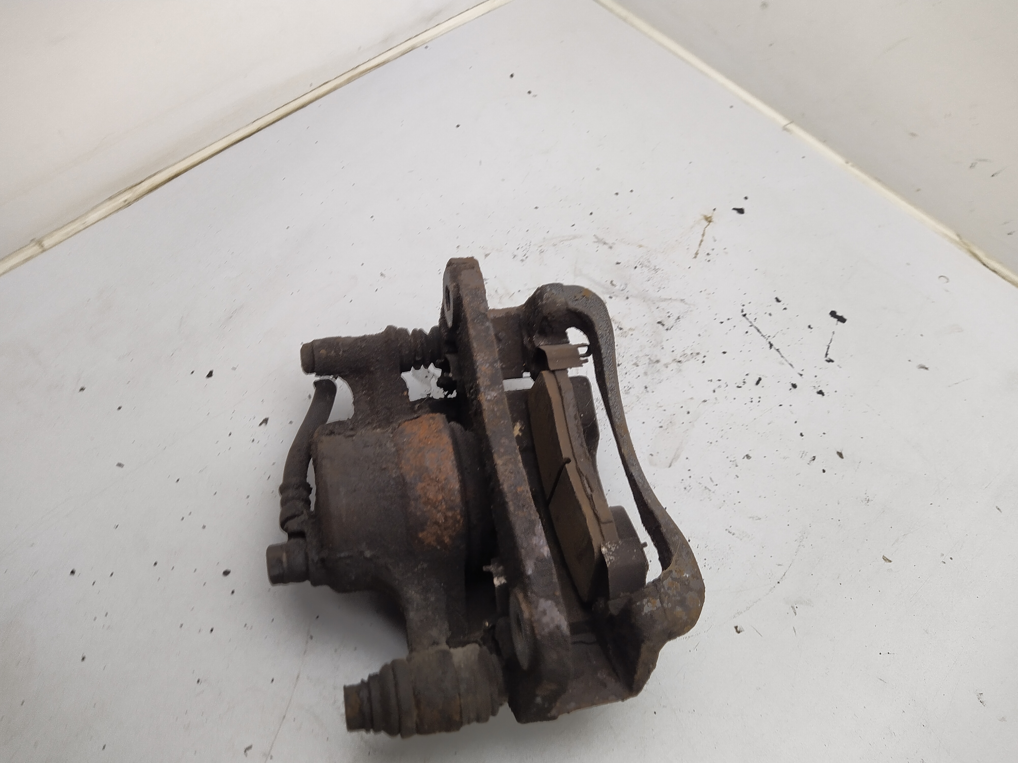 Bremssattel mit Halter vorne links SUBARU IMPREZA GC GF Legacy BD BG Forester SF