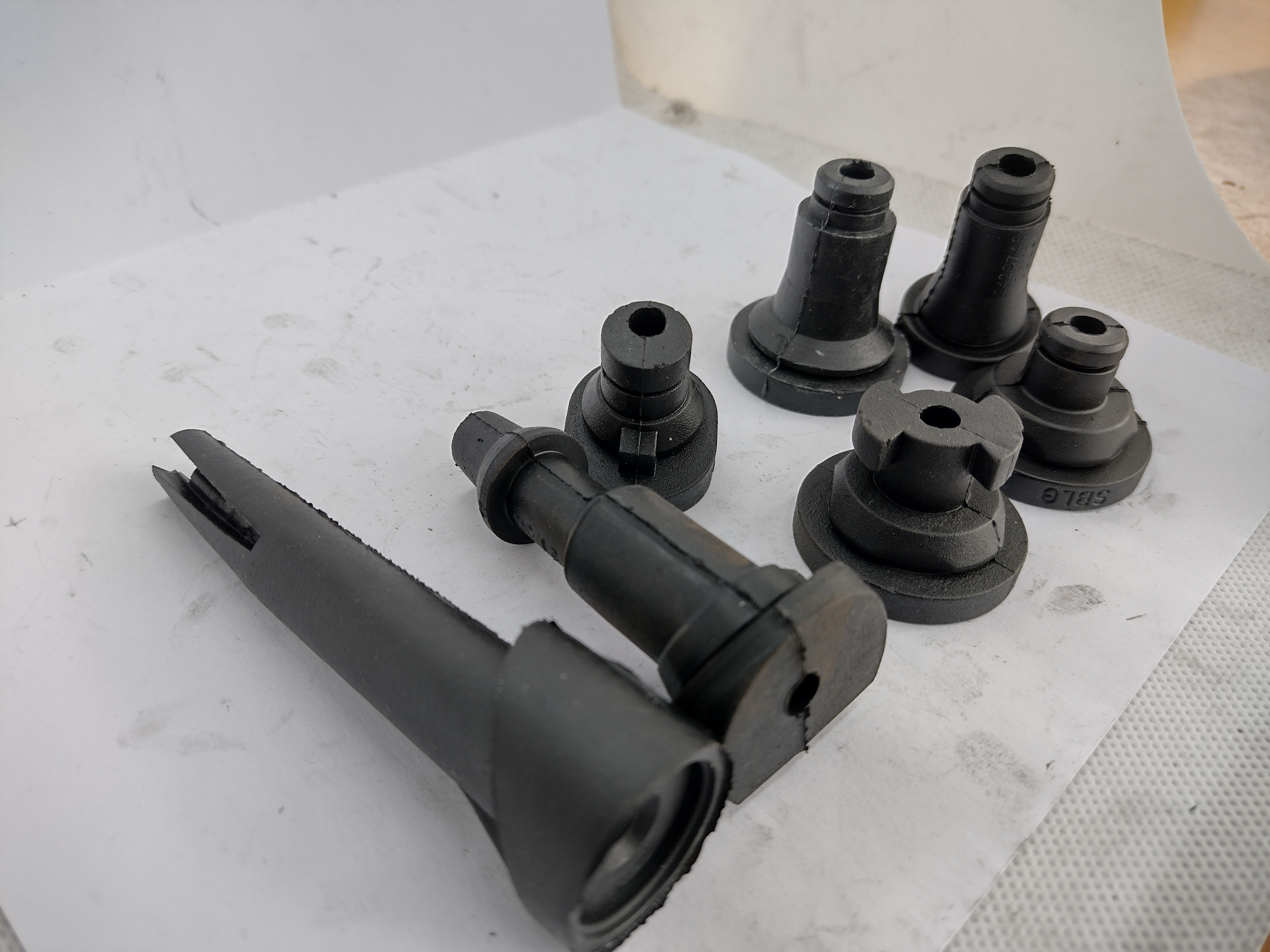 Peugeot / Citroen Satz Halterungen 163962 NEU NOS NEW OEM