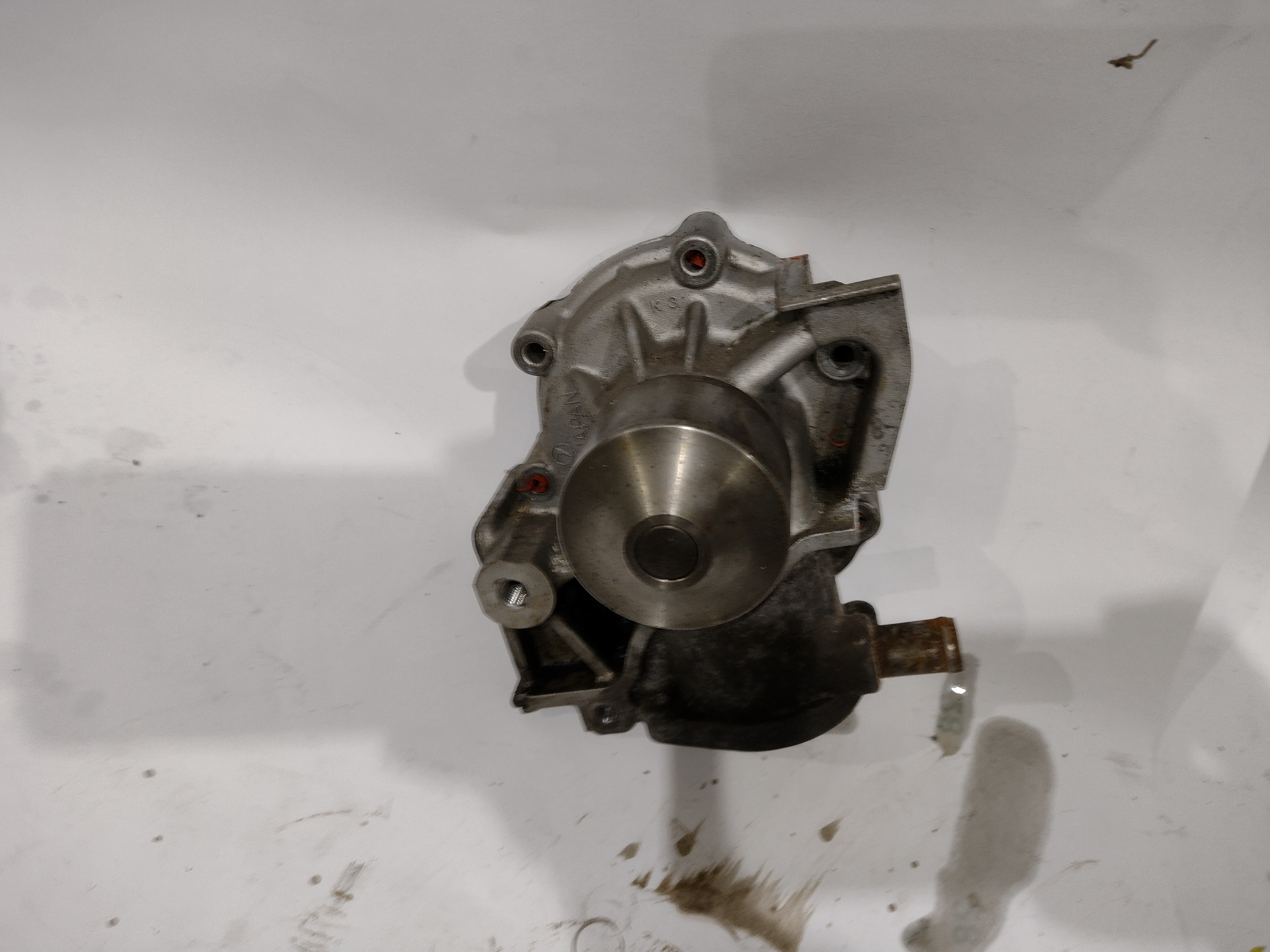 Wasserpumpe mit Gussrad für Subaru Legacy 2.2l 136PS