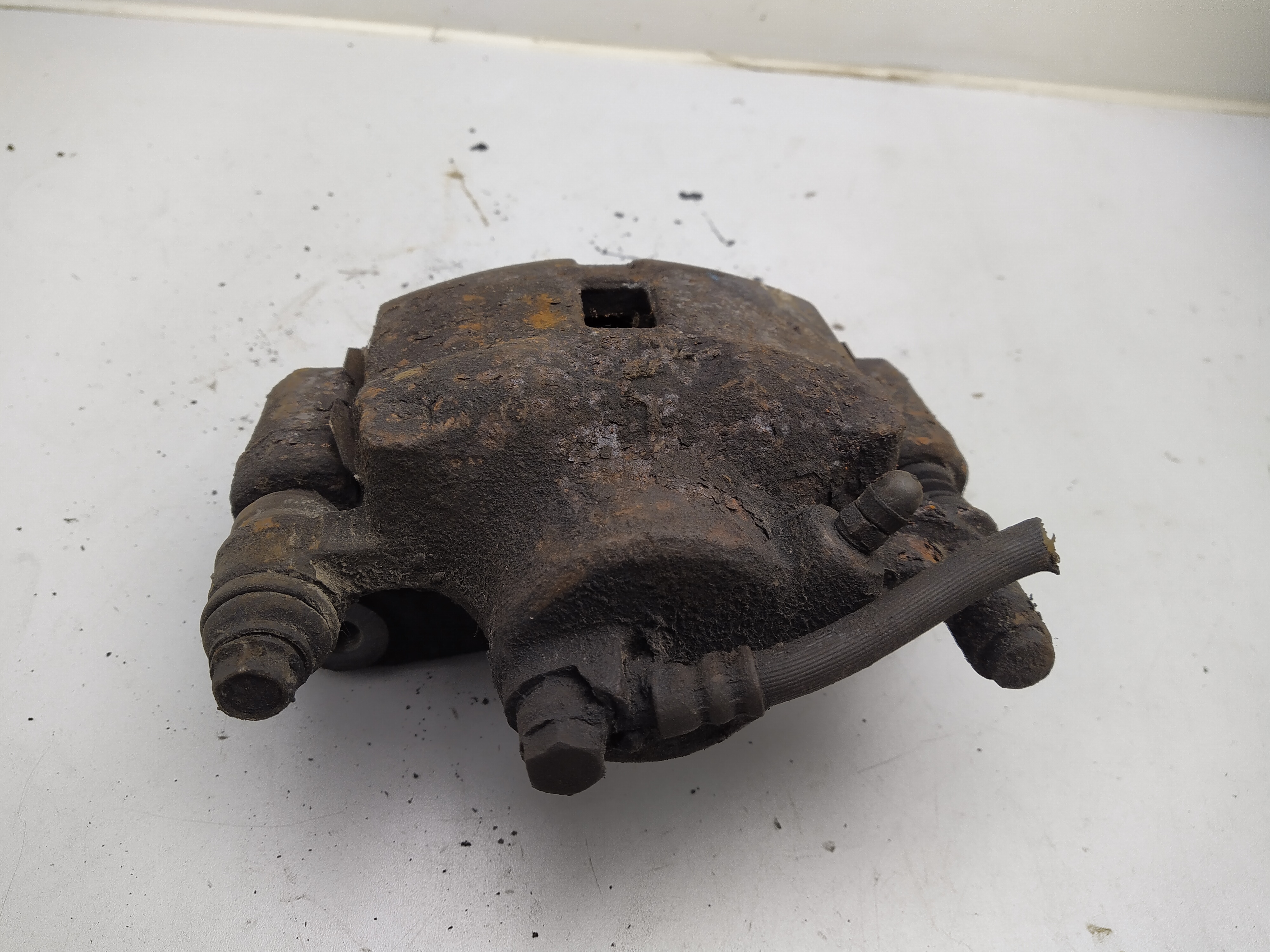 Bremssattel mit Halter vorne links SUBARU IMPREZA GC GF Legacy BD BG Forester SF