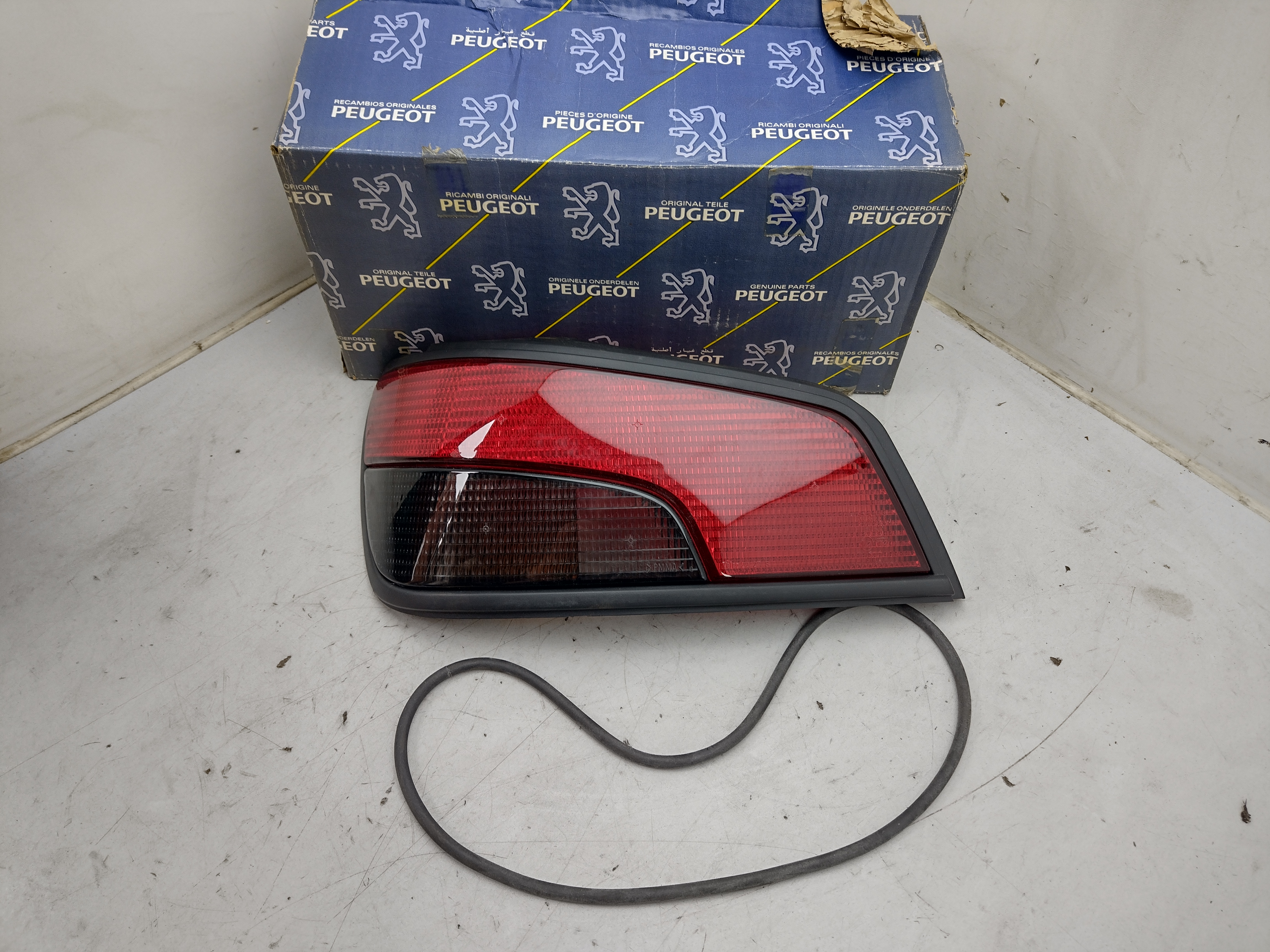 Peugeot 306 Rückleuchte Rücklicht links 635253 NOS NEW OEM  