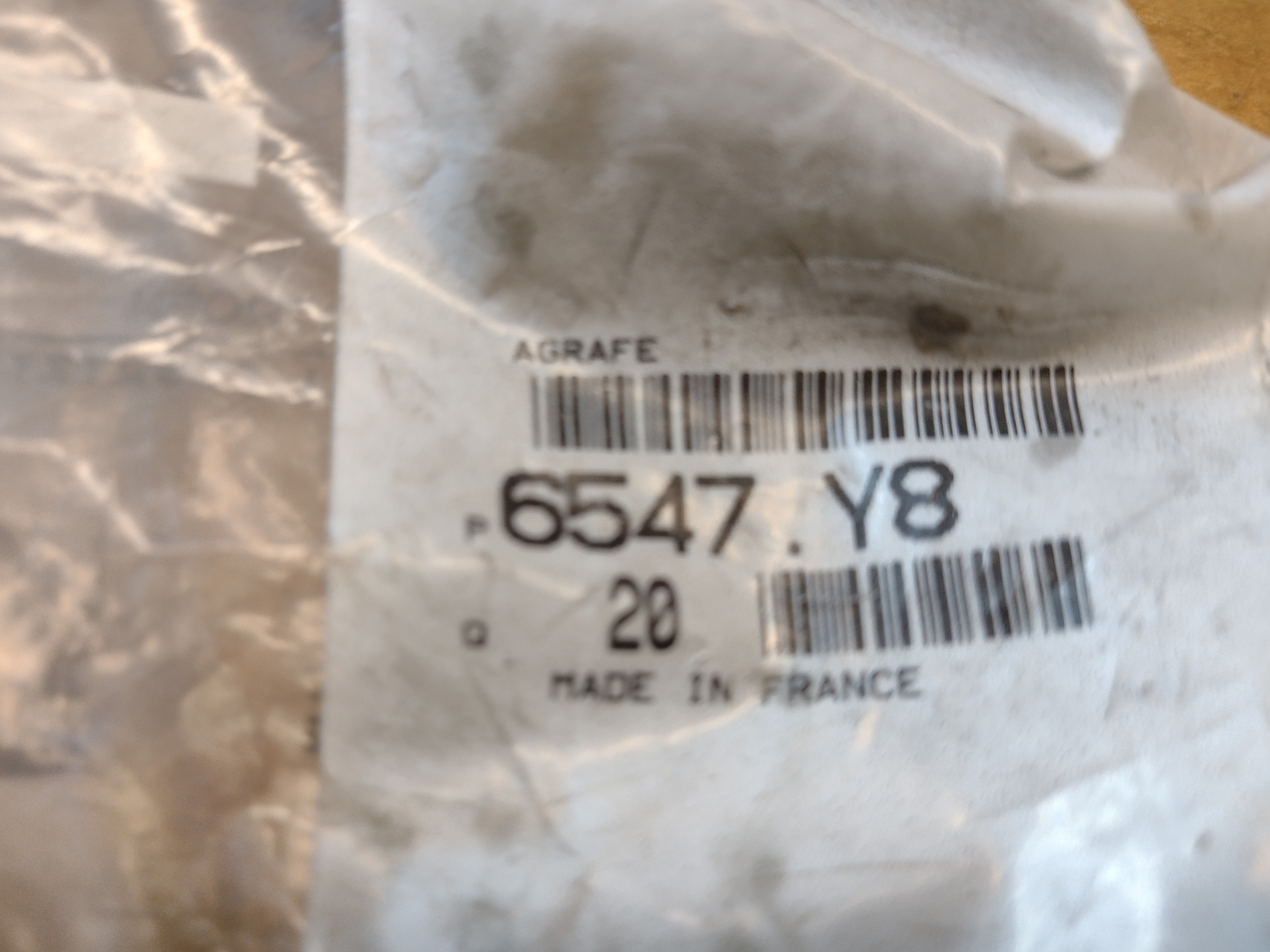 Peugeot / Citroen KLAMMER 6547Y8 NEU NOS NEW OEM