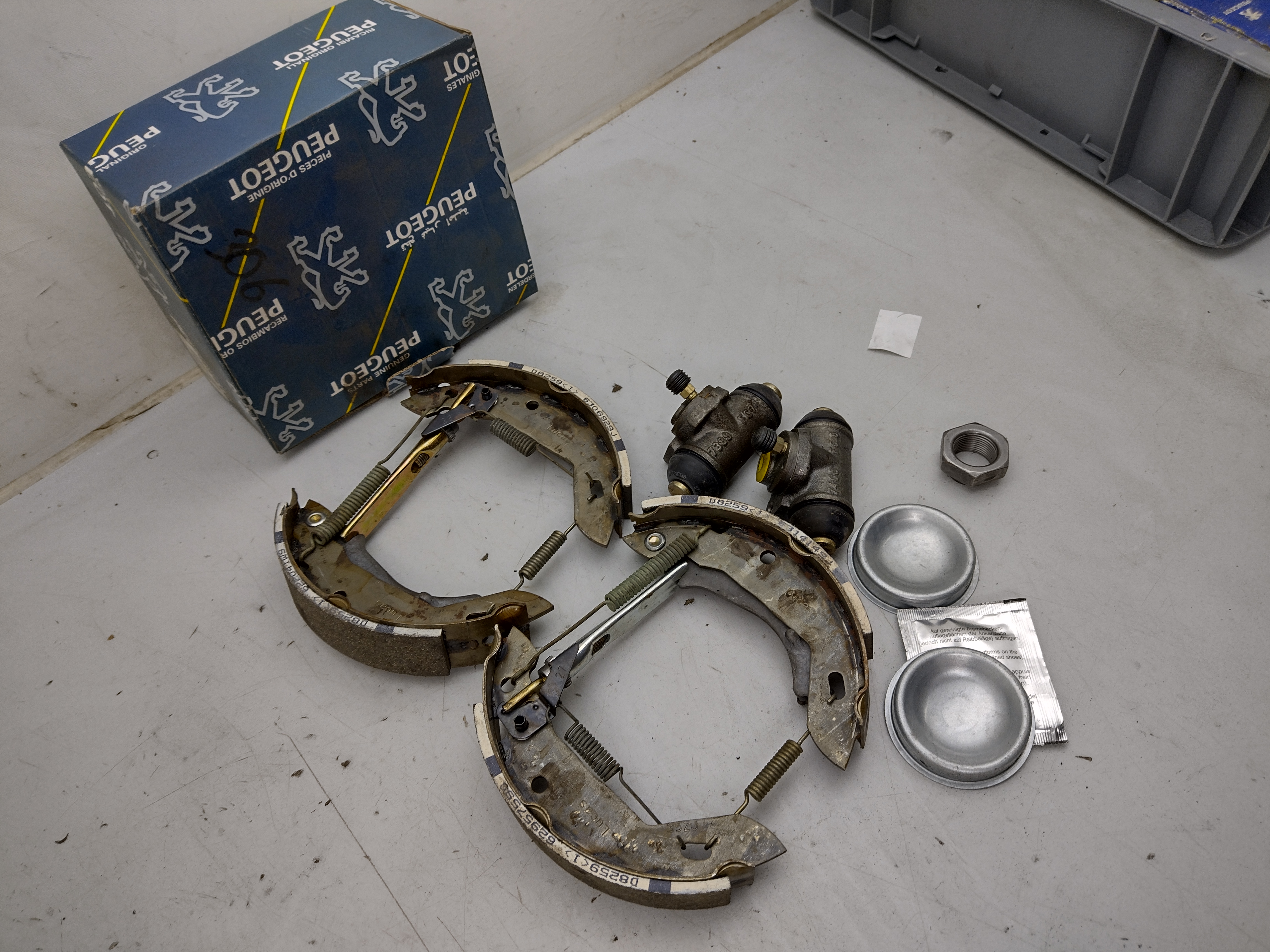 Peugeot 205 306 308 Bremsbacken Bremsensatz, Trommelbremse 42419C 1611450280 NOS NEW OEM