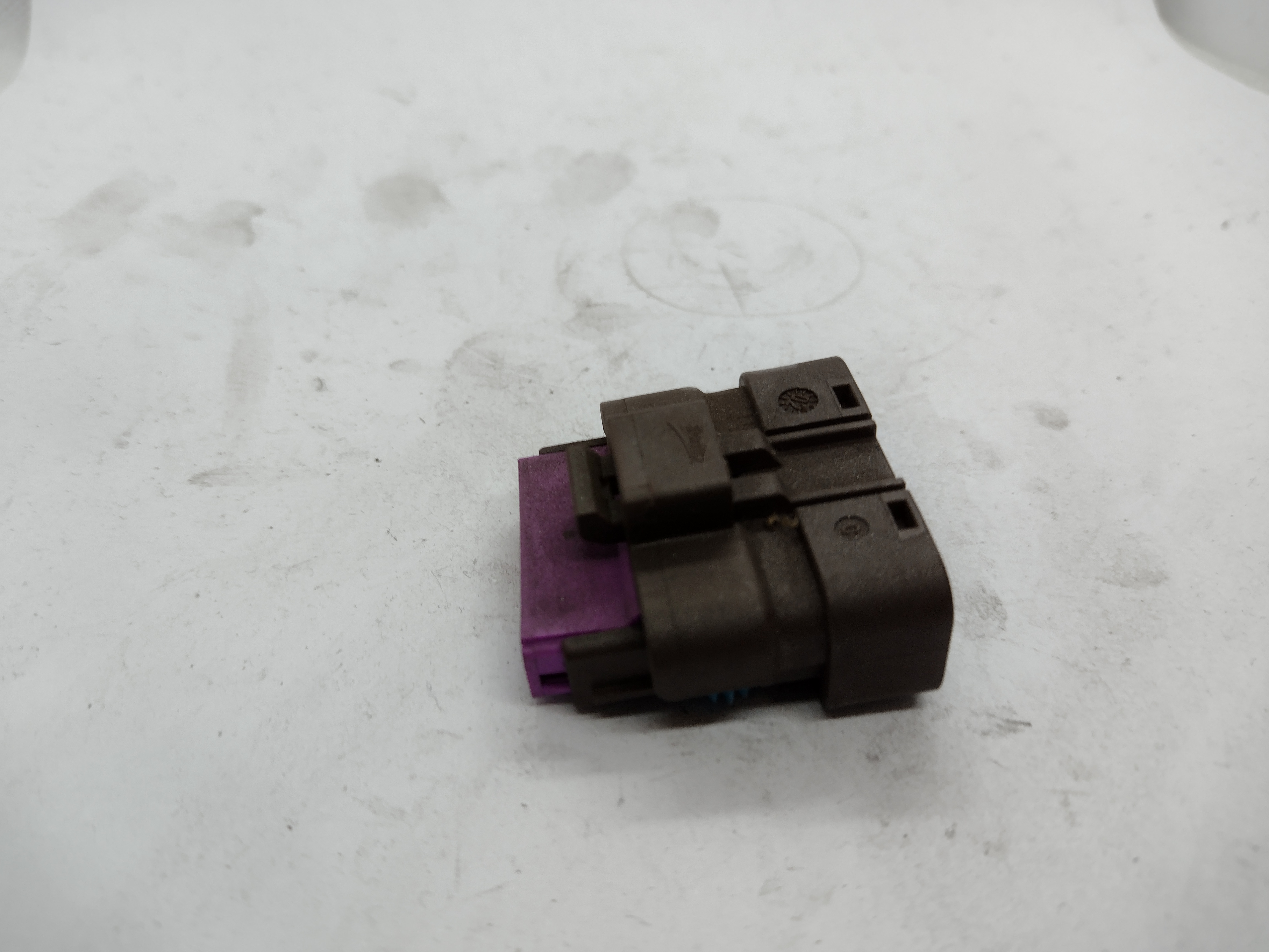 Peugeot / Citroen Steckergehäuse 6541LR NEU NOS NEW OEM 